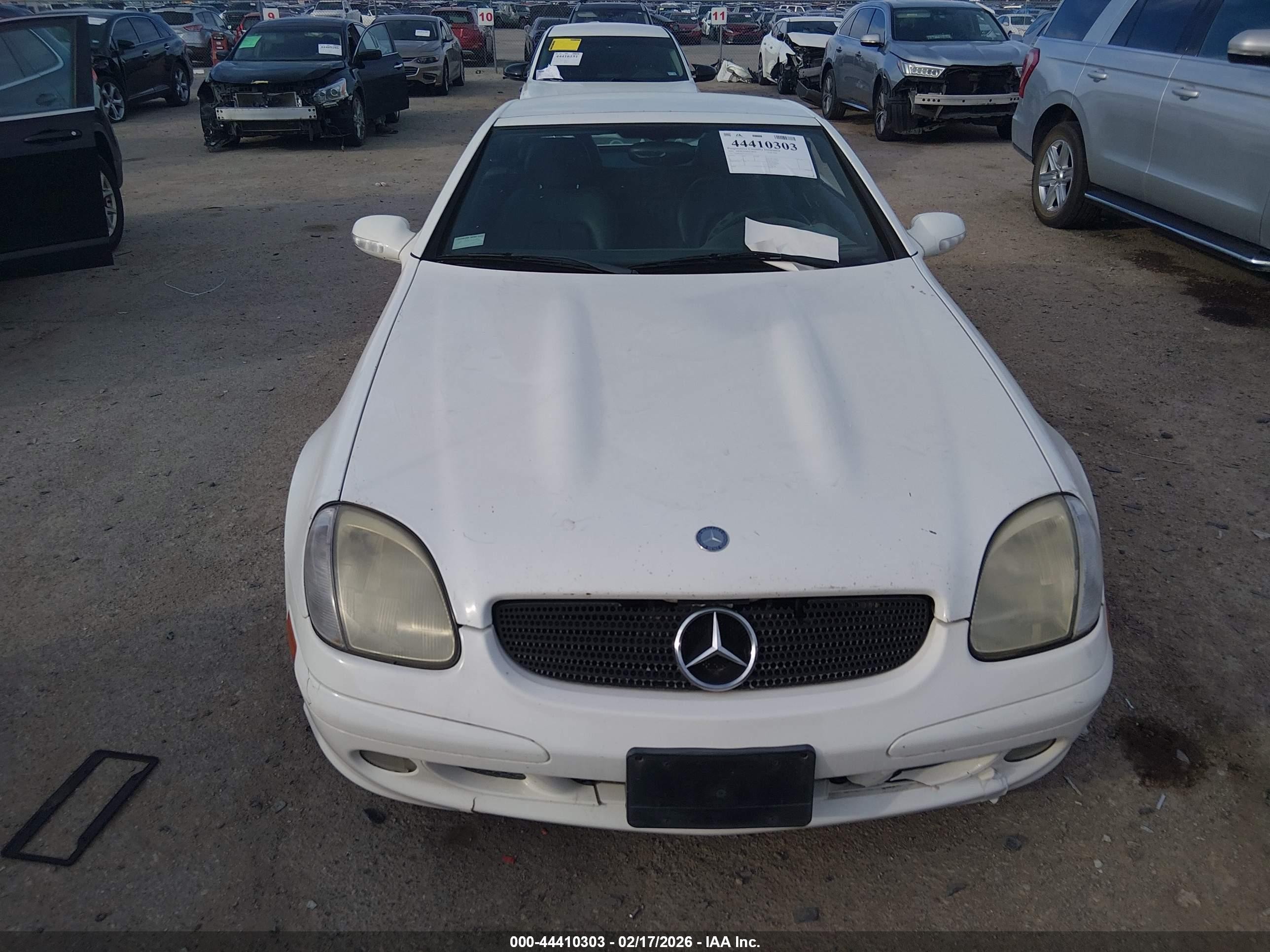 2002 Mercedes-benz Slk 320   White vin: WDBKK65F12F251255