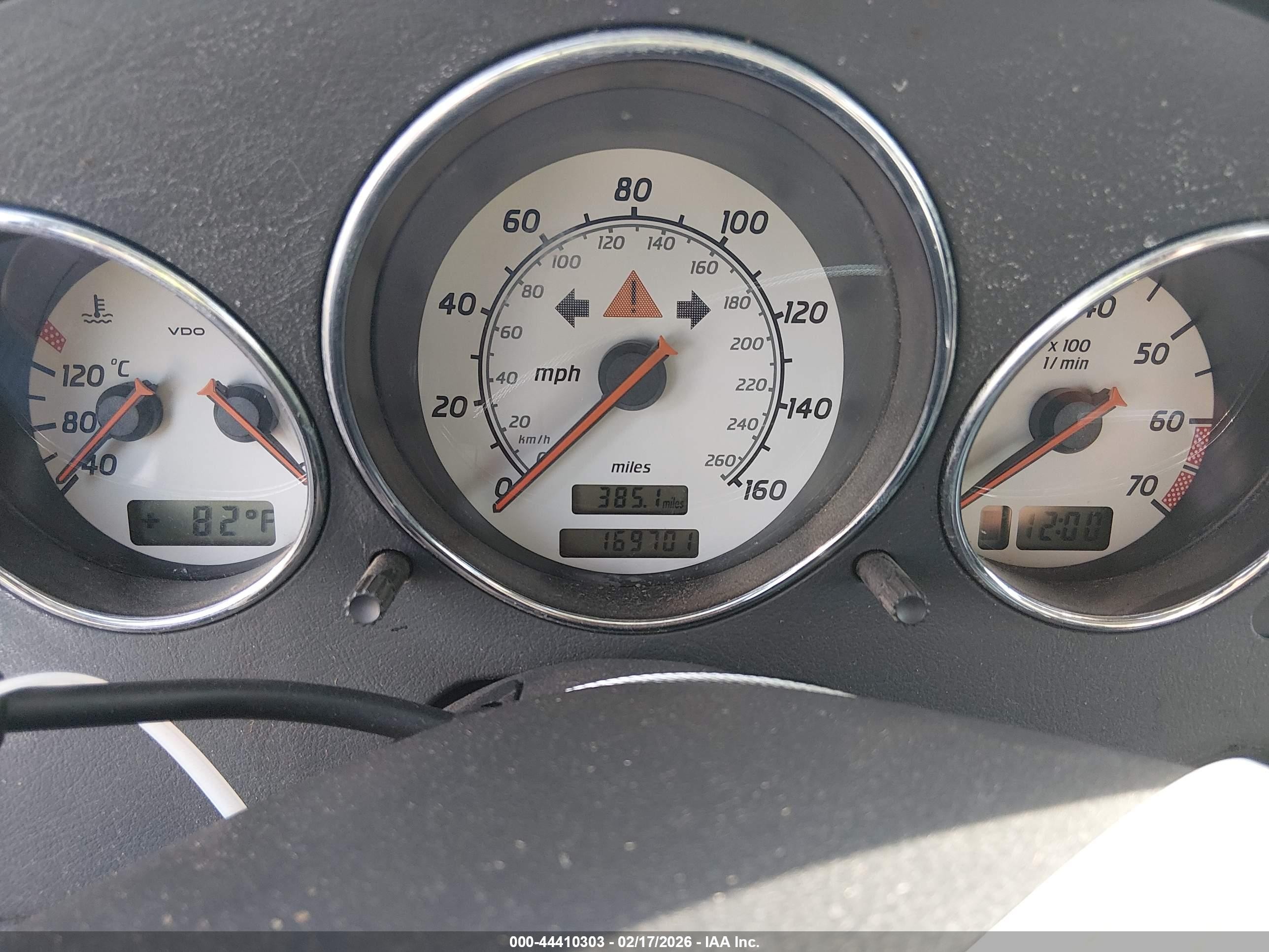 2002 Mercedes-benz Slk 320   White vin: WDBKK65F12F251255