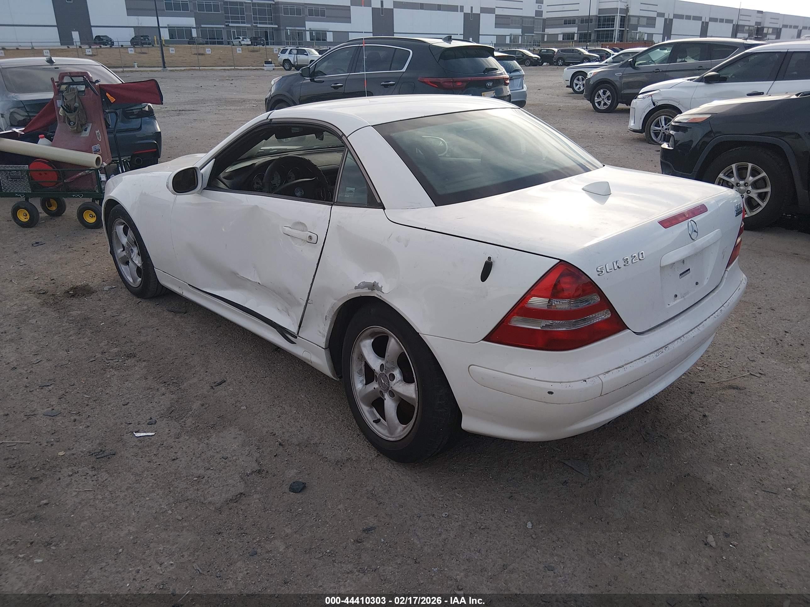 2002 Mercedes-benz Slk 320   White vin: WDBKK65F12F251255