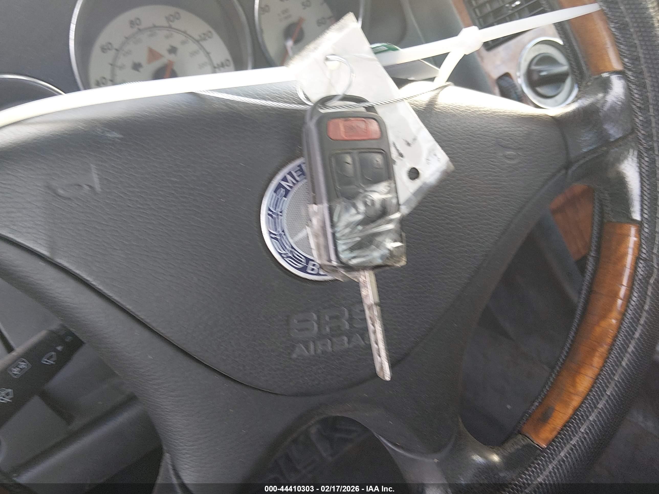 2002 Mercedes-benz Slk 320   White vin: WDBKK65F12F251255