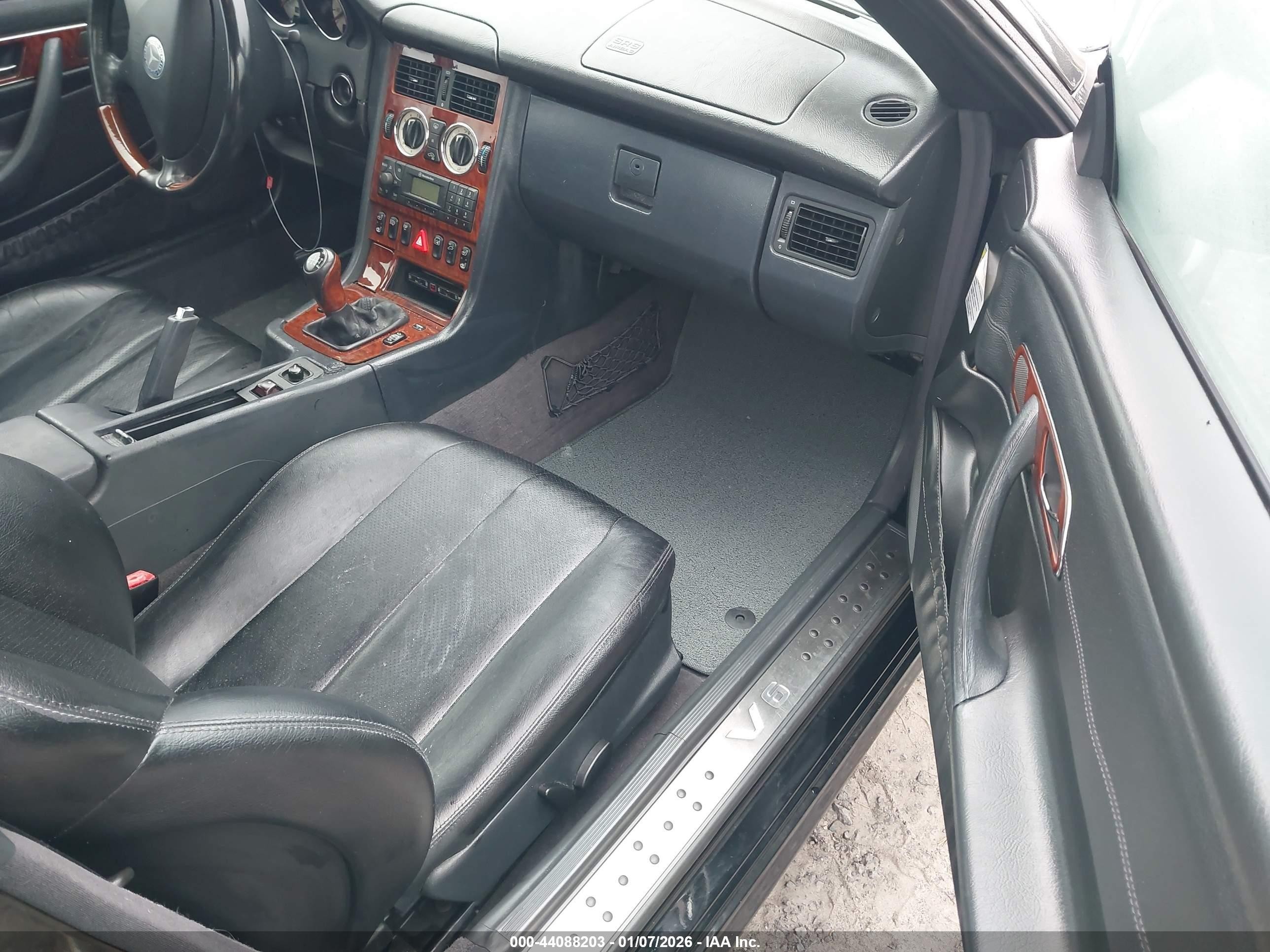 2001 Mercedes-benz Slk 320   Black vin: WDBKK65F21F220188