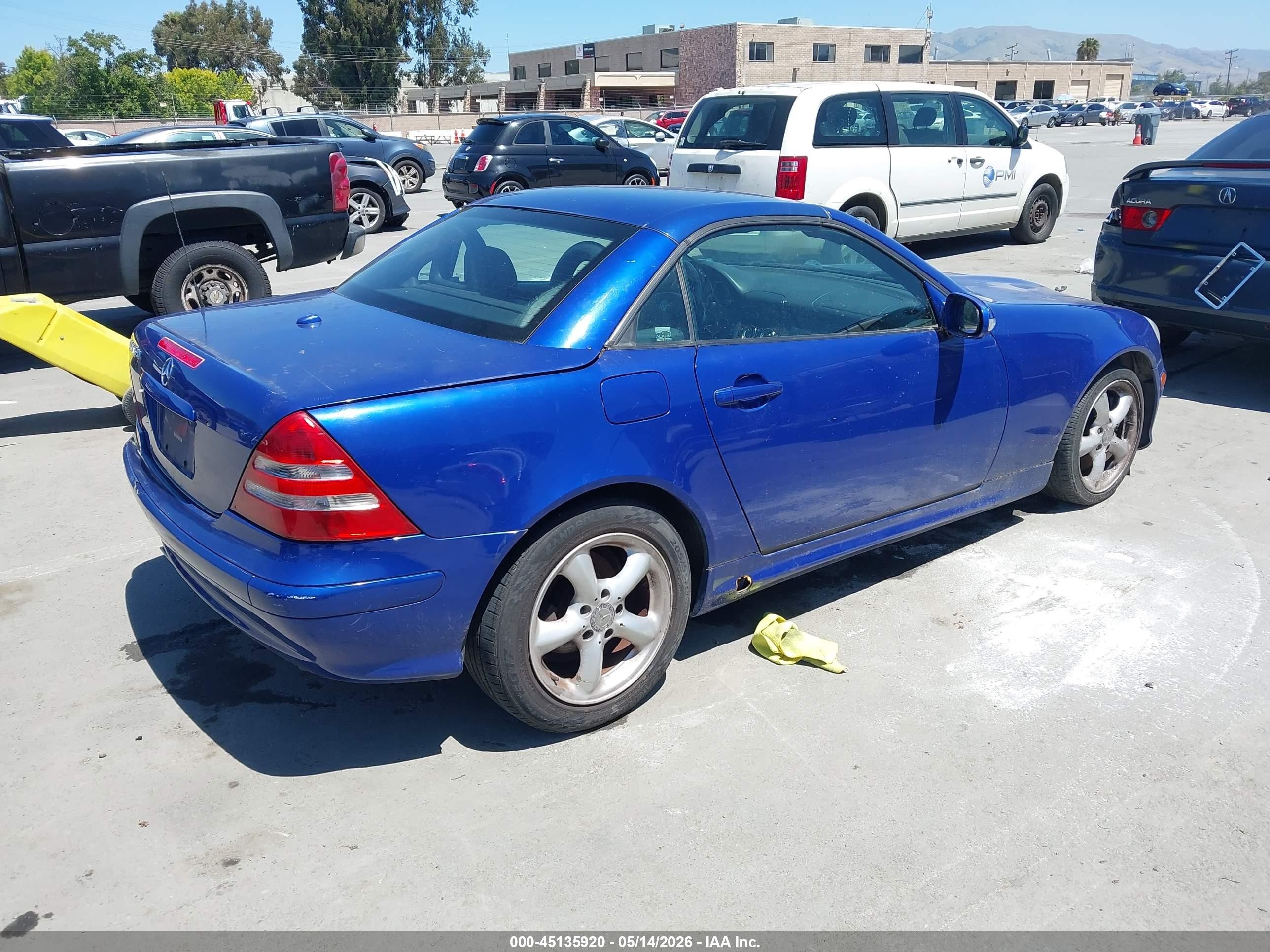 2001 Mercedes-benz Slk 320   Blue vin: WDBKK65F31F193521