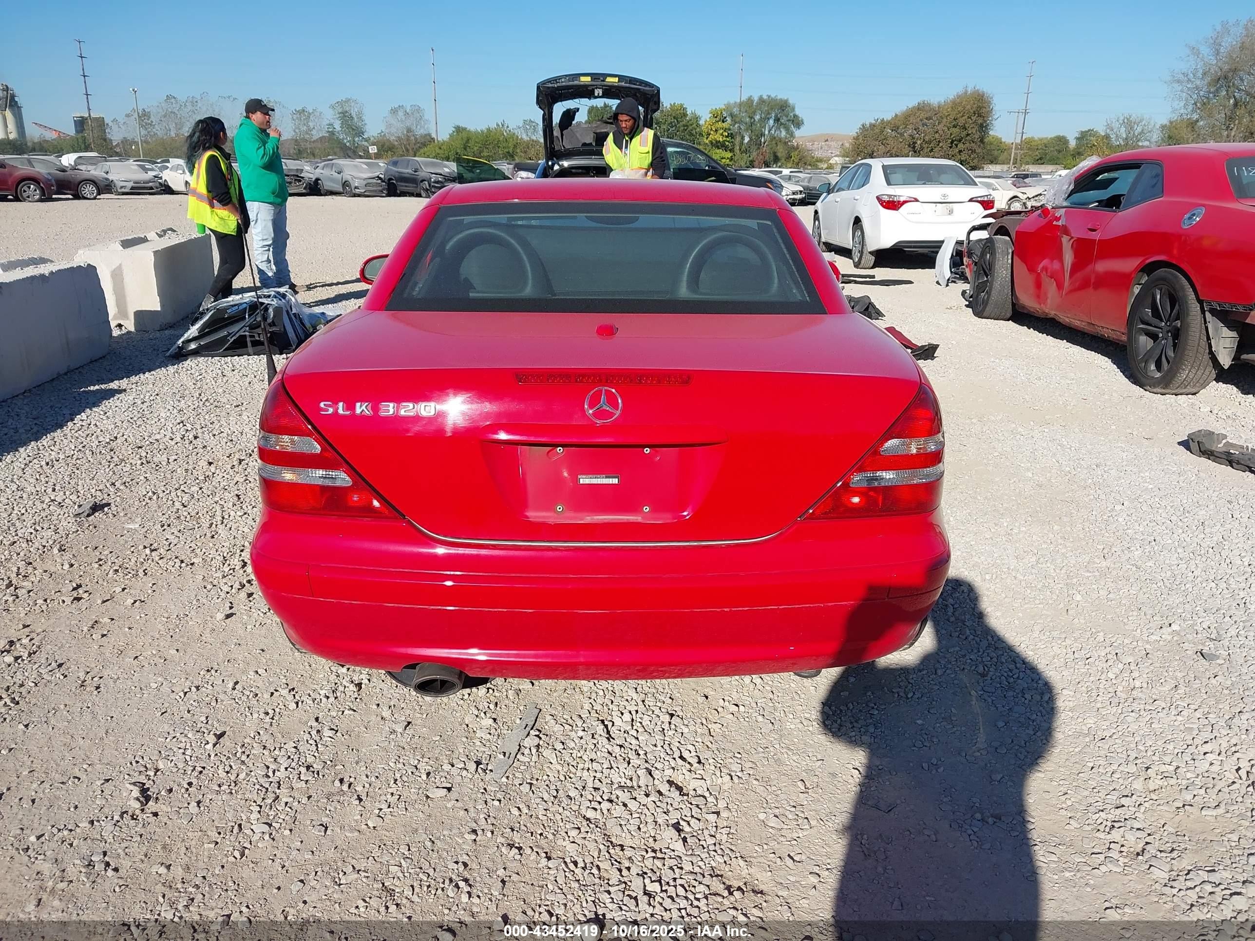 2001 Mercedes-benz Slk 320   Red vin: WDBKK65F41F191373