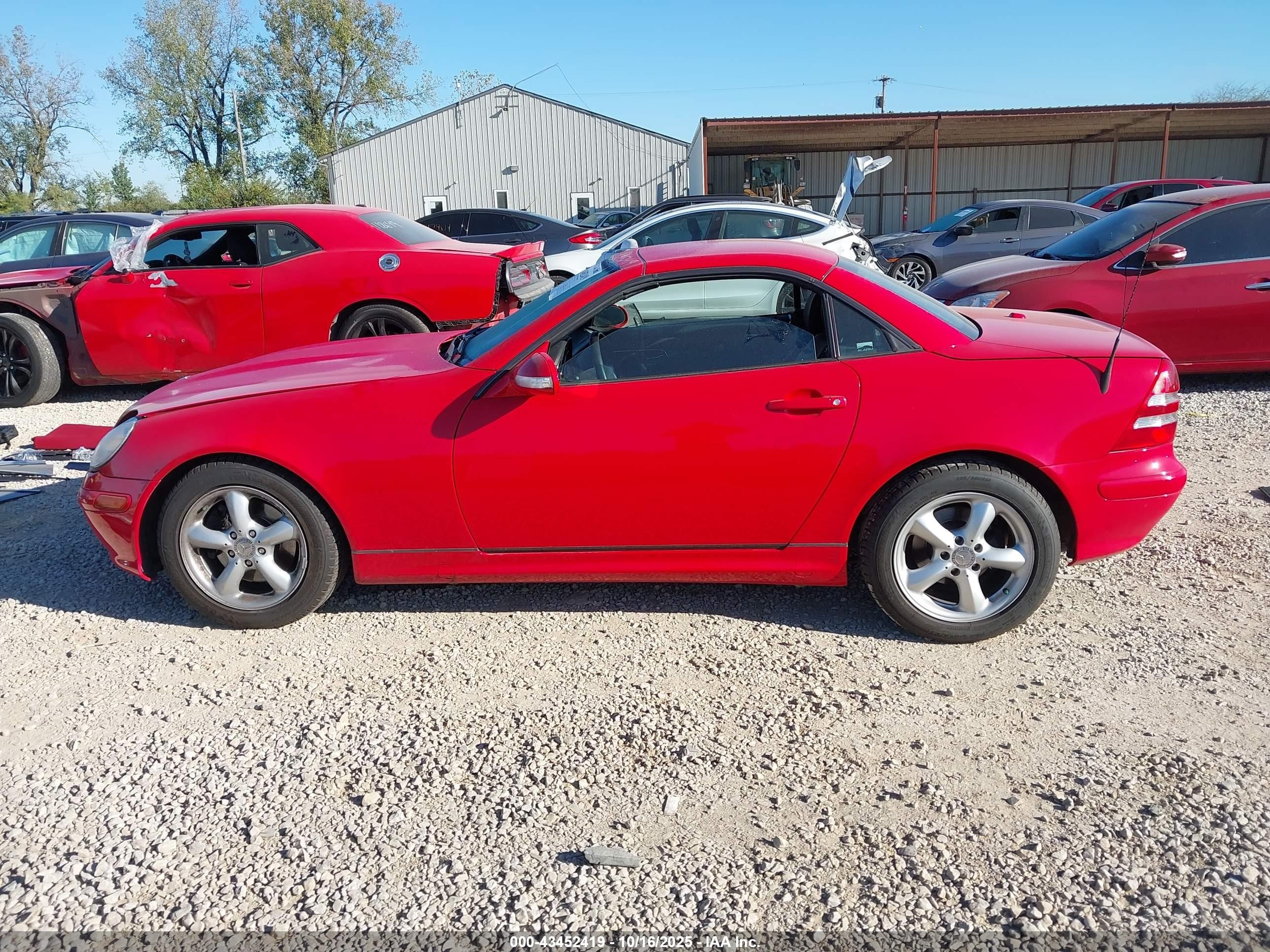 2001 Mercedes-benz Slk 320   Red vin: WDBKK65F41F191373