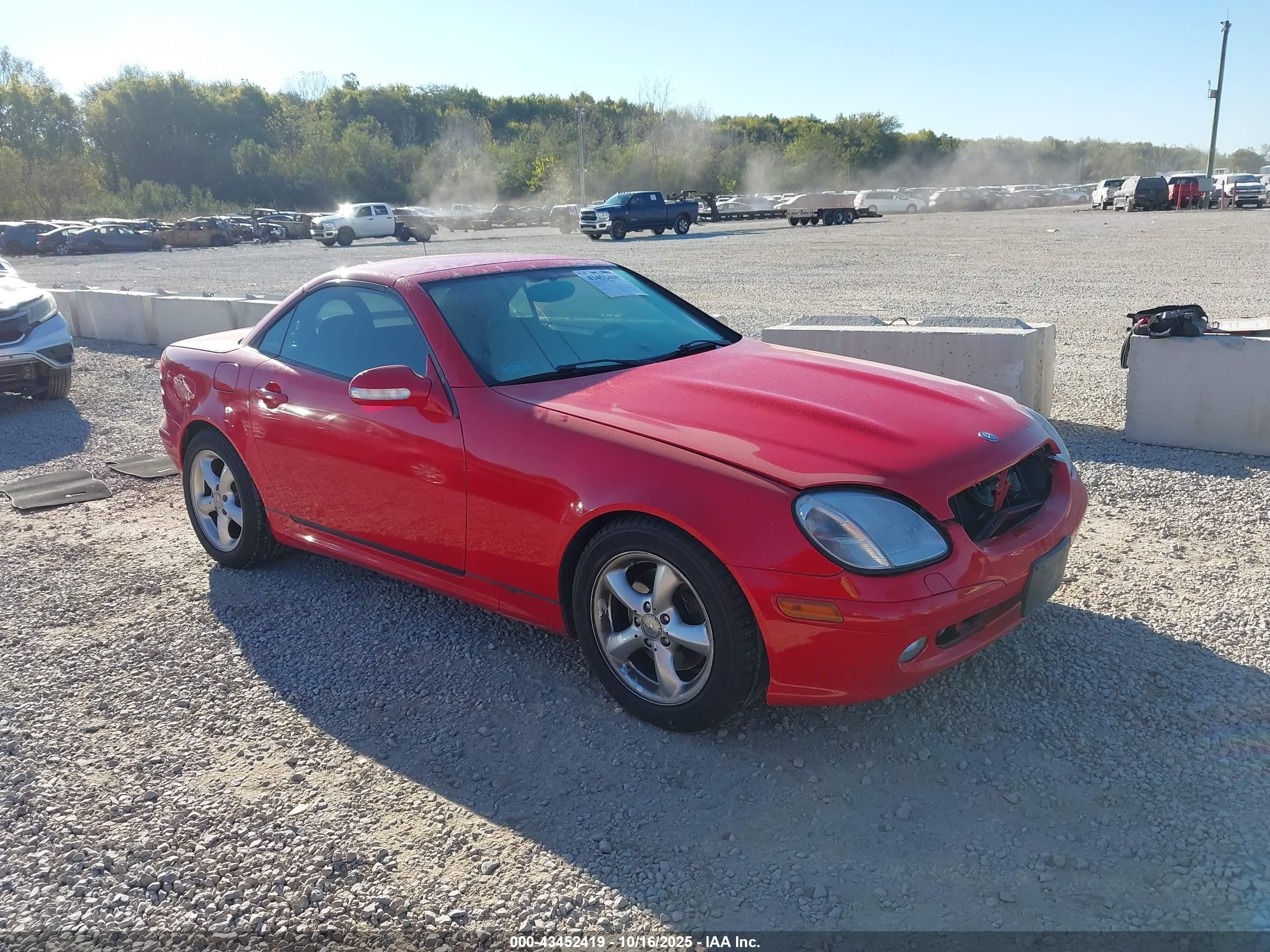 2001 Mercedes-benz Slk 320   Red vin: WDBKK65F41F191373