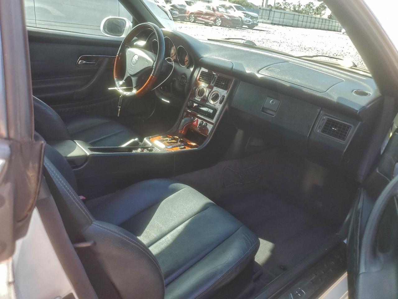 2001 Mercedes-benz Slk 320 White vin: WDBKK65F41F221973