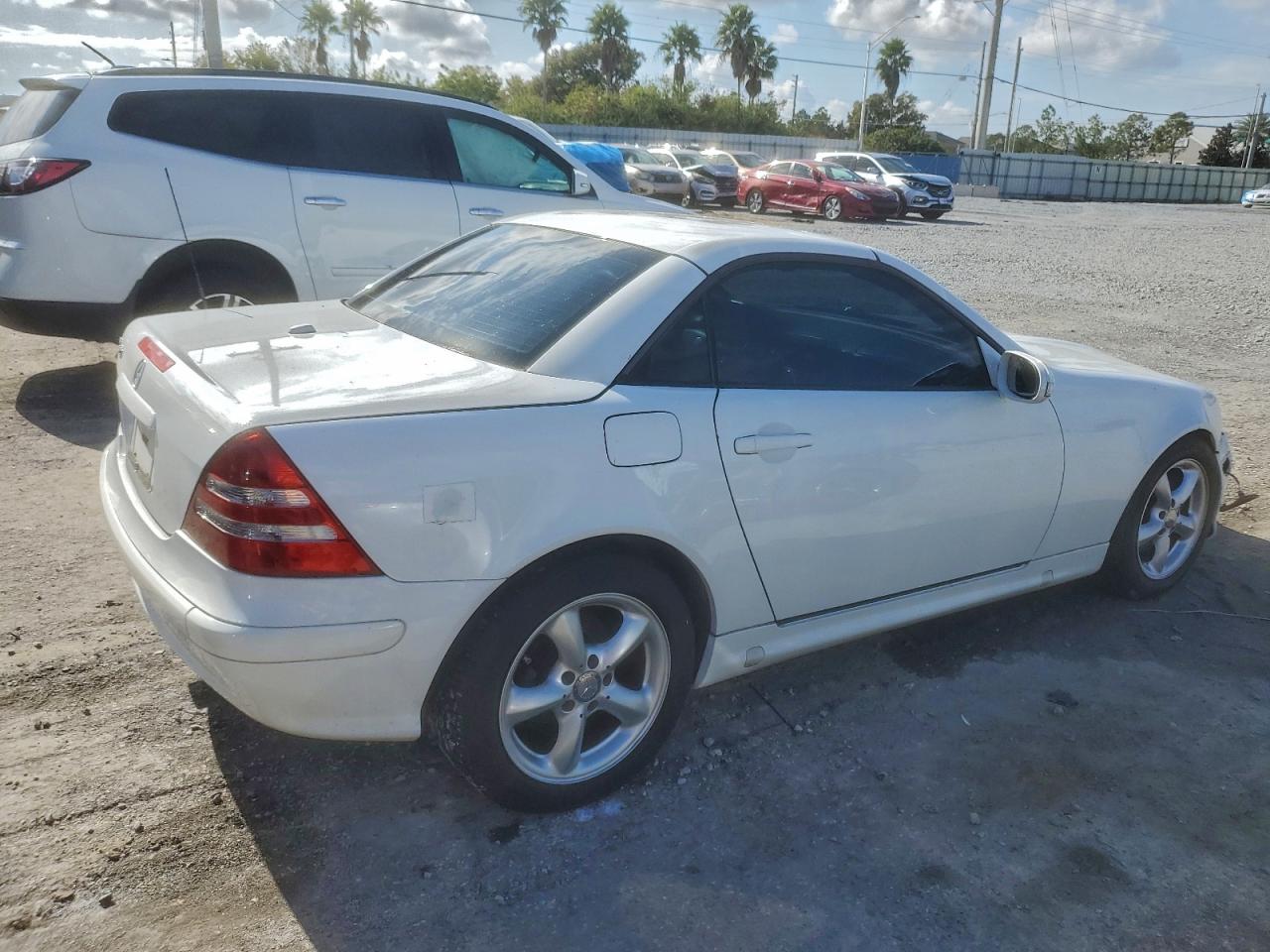 2001 Mercedes-benz Slk 320 White vin: WDBKK65F41F221973