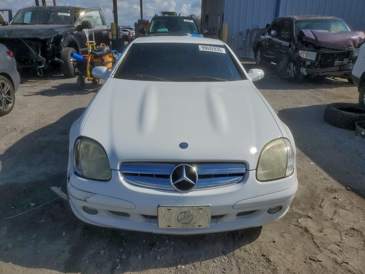 2001 Mercedes-benz Slk 320 White vin: WDBKK65F41F221973