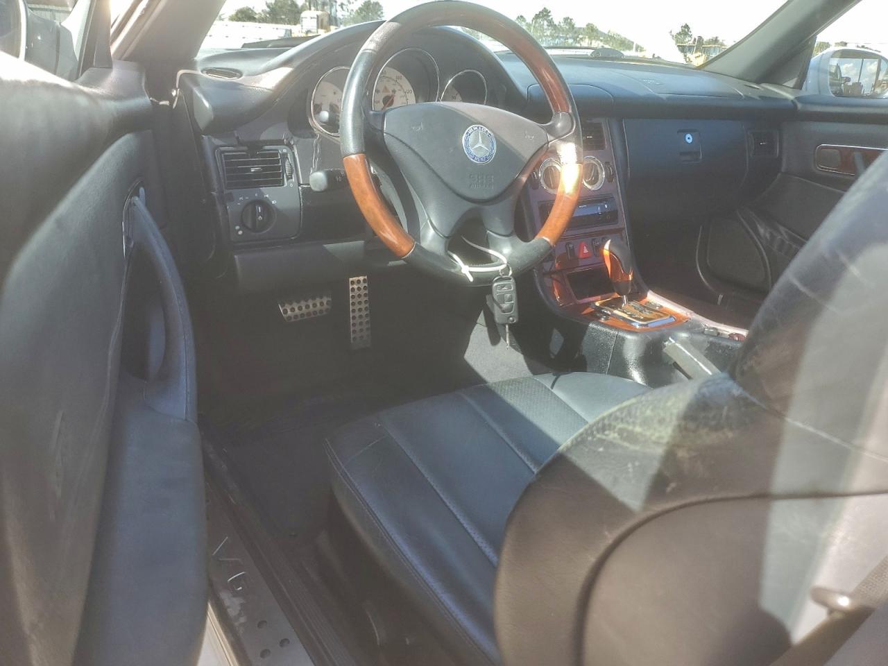 2001 Mercedes-benz Slk 320 White vin: WDBKK65F41F221973