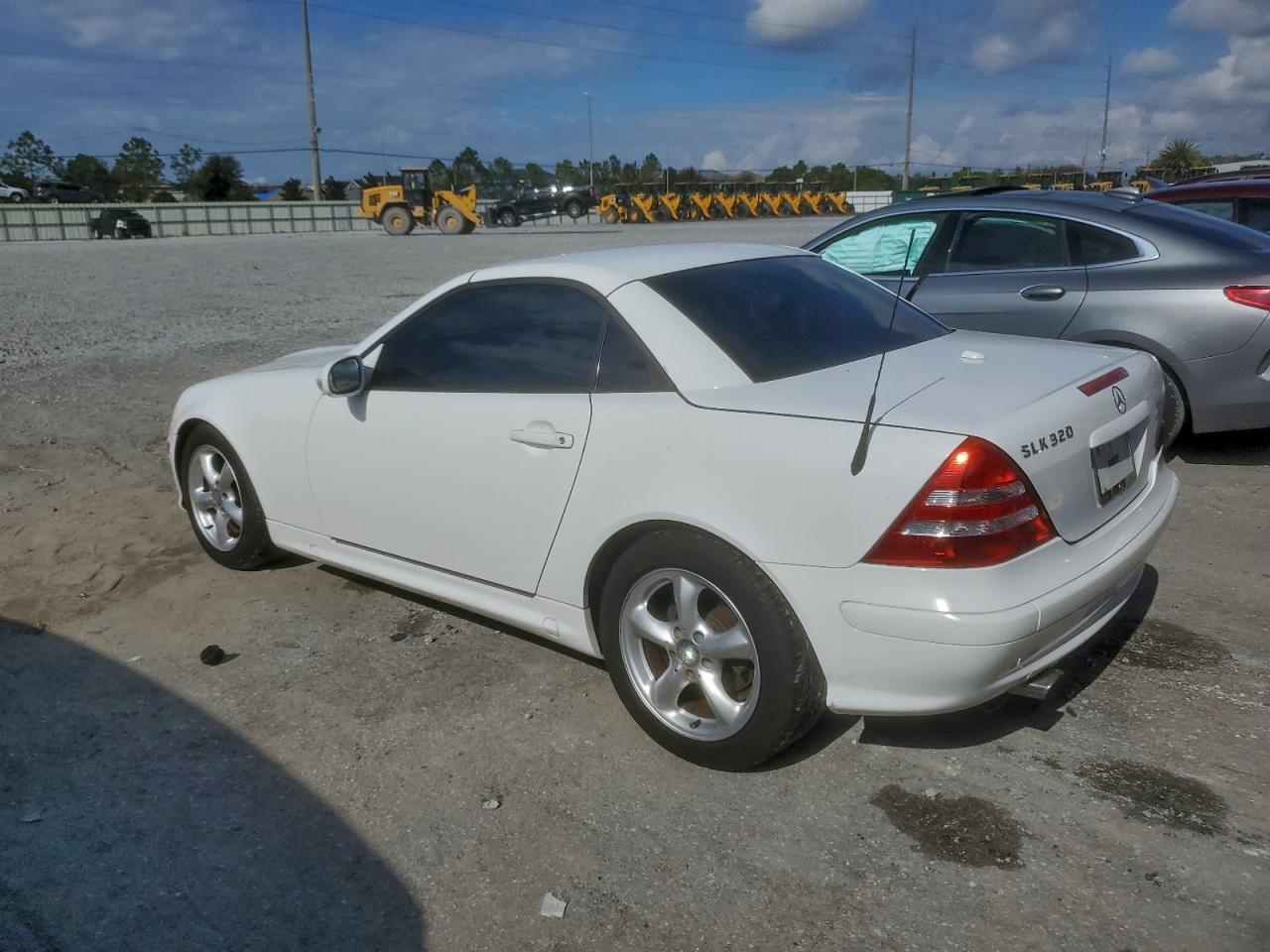 2001 Mercedes-benz Slk 320 White vin: WDBKK65F41F221973