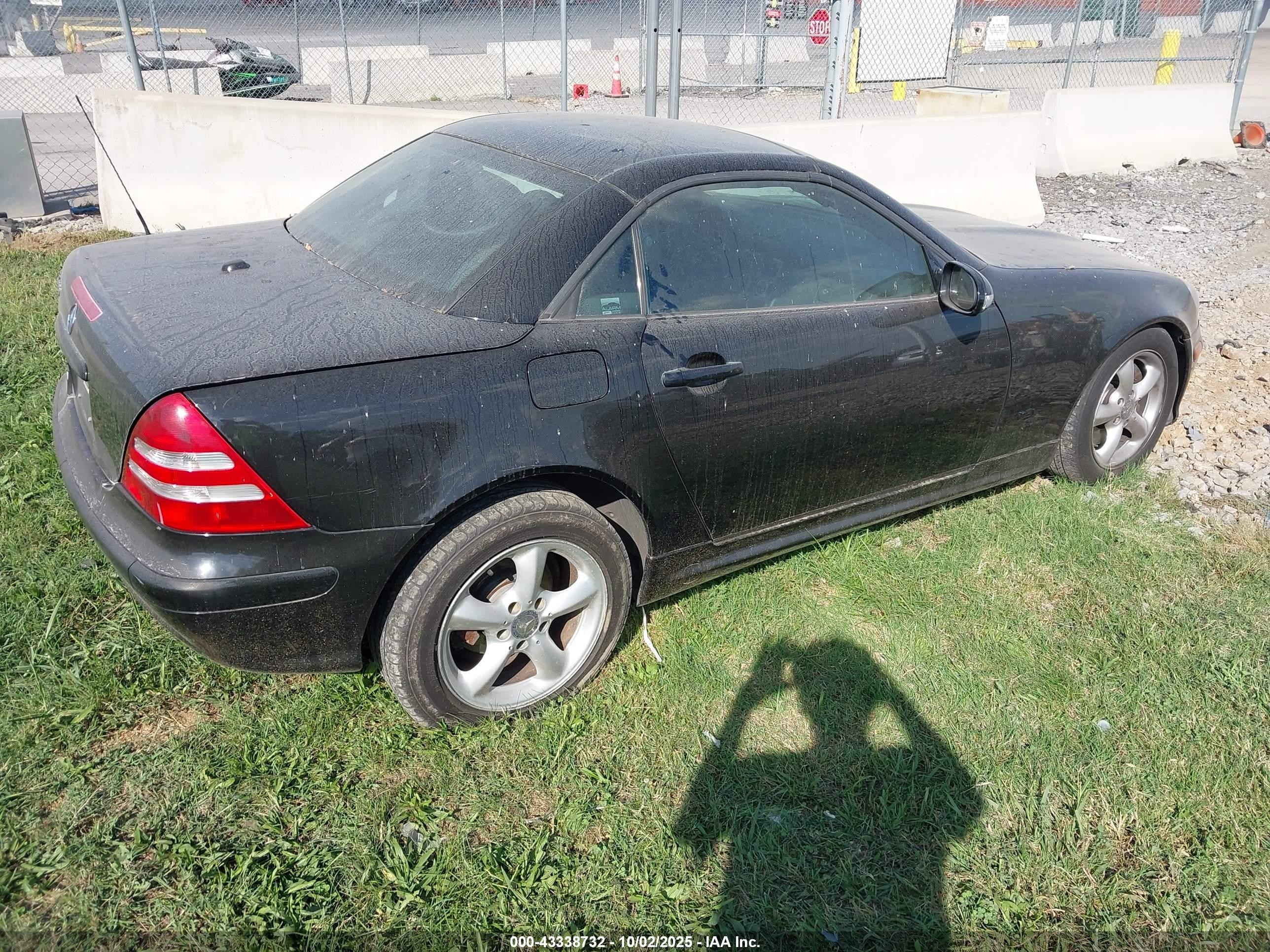 2002 Mercedes-benz Slk 320   Black vin: WDBKK65F42F268020