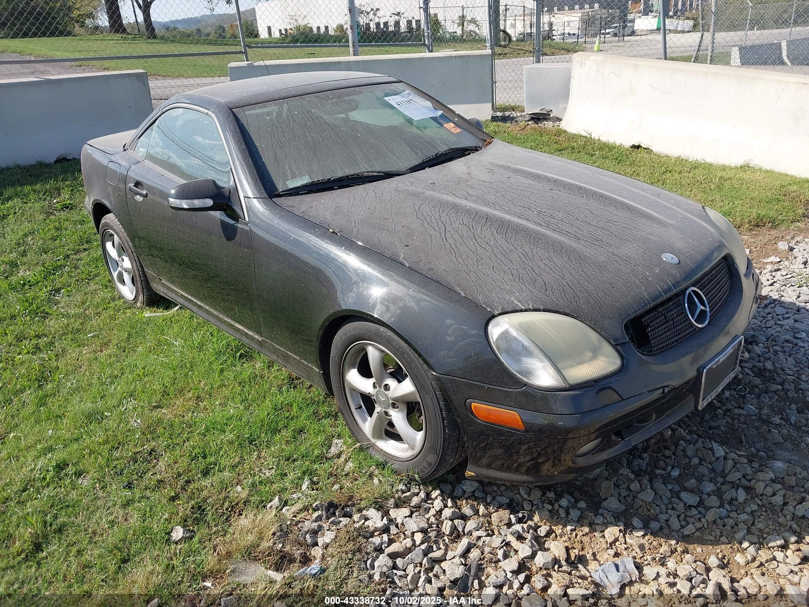 2002 Mercedes-benz Slk 320   Black vin: WDBKK65F42F268020