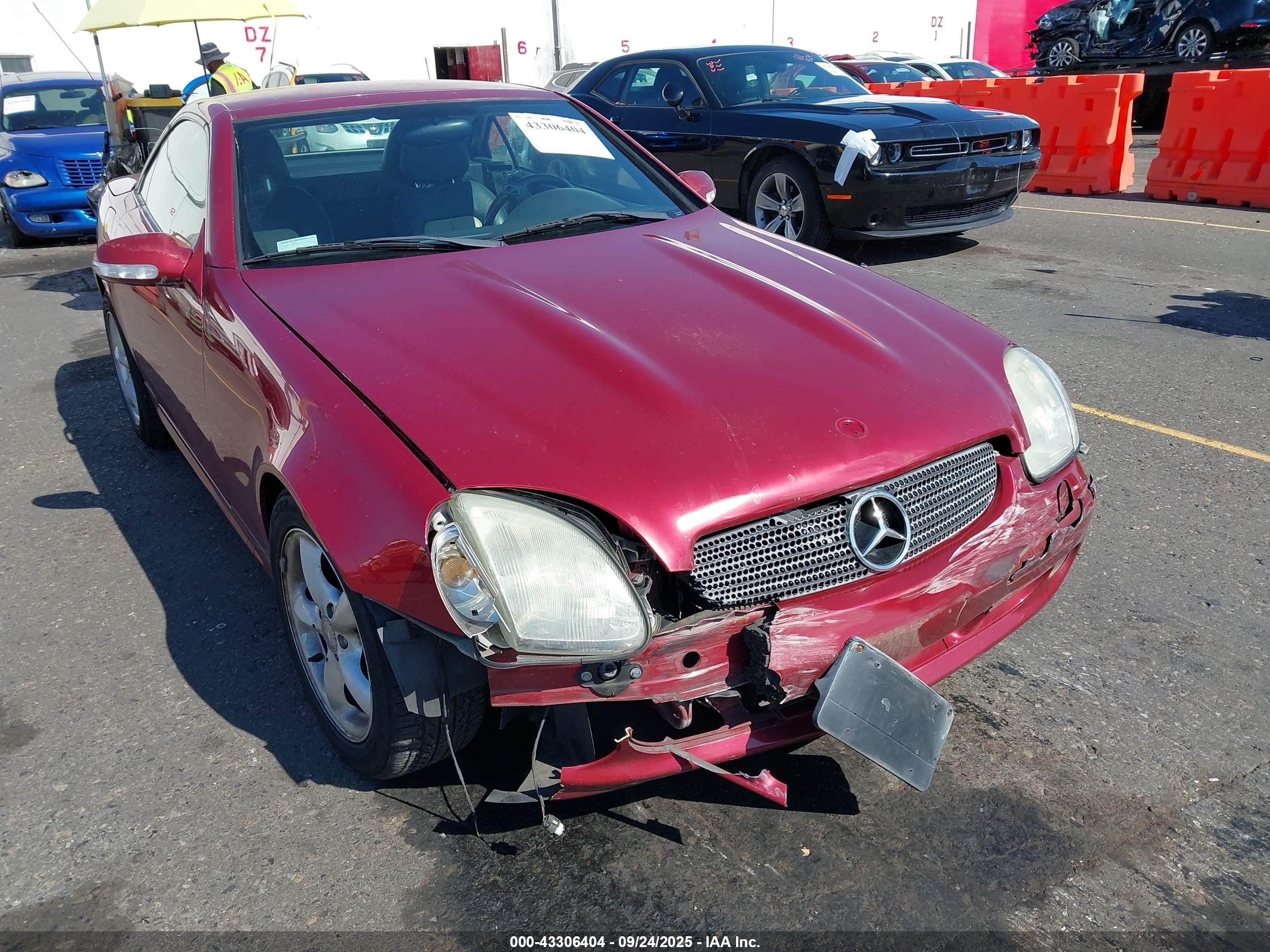 2001 Mercedes-benz Slk 320   Красный vin: WDBKK65F51F208309
