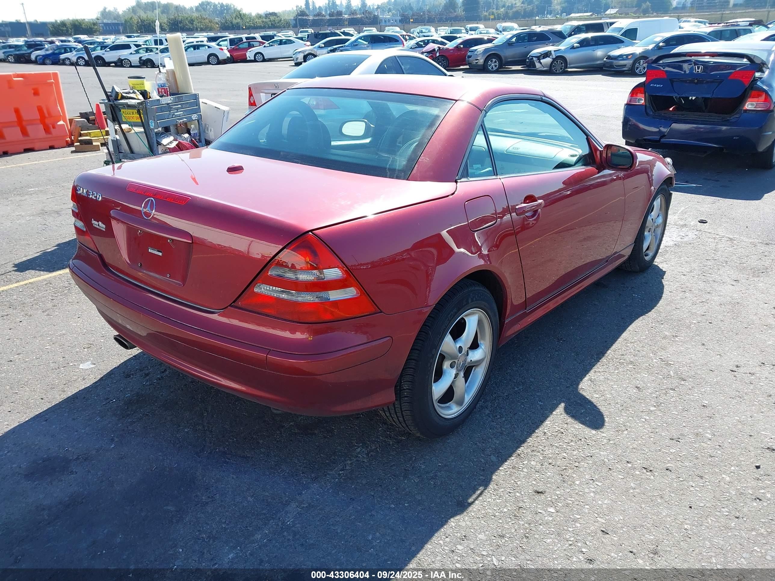 2001 Mercedes-benz Slk 320   Красный vin: WDBKK65F51F208309