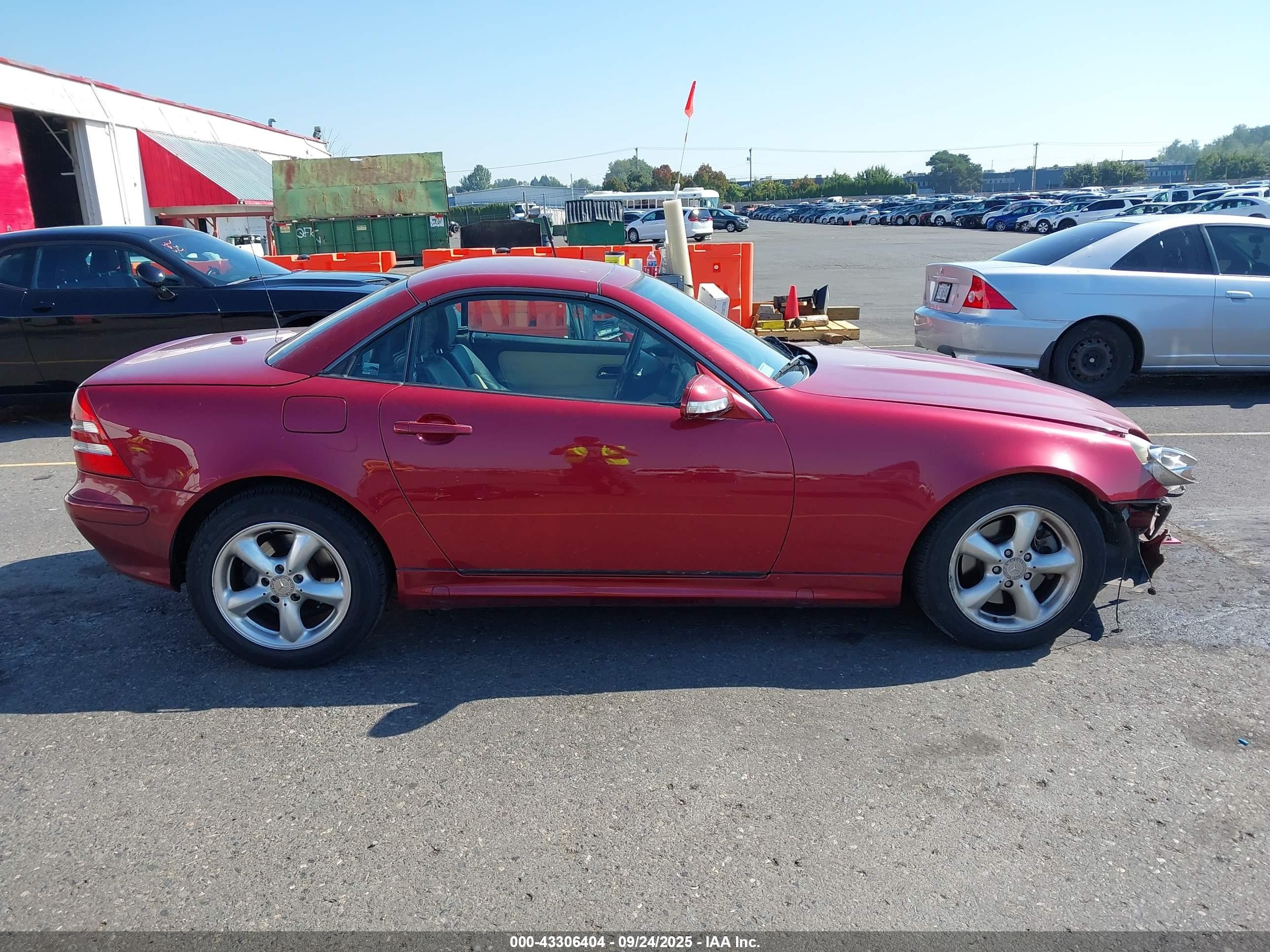 2001 Mercedes-benz Slk 320   Красный vin: WDBKK65F51F208309