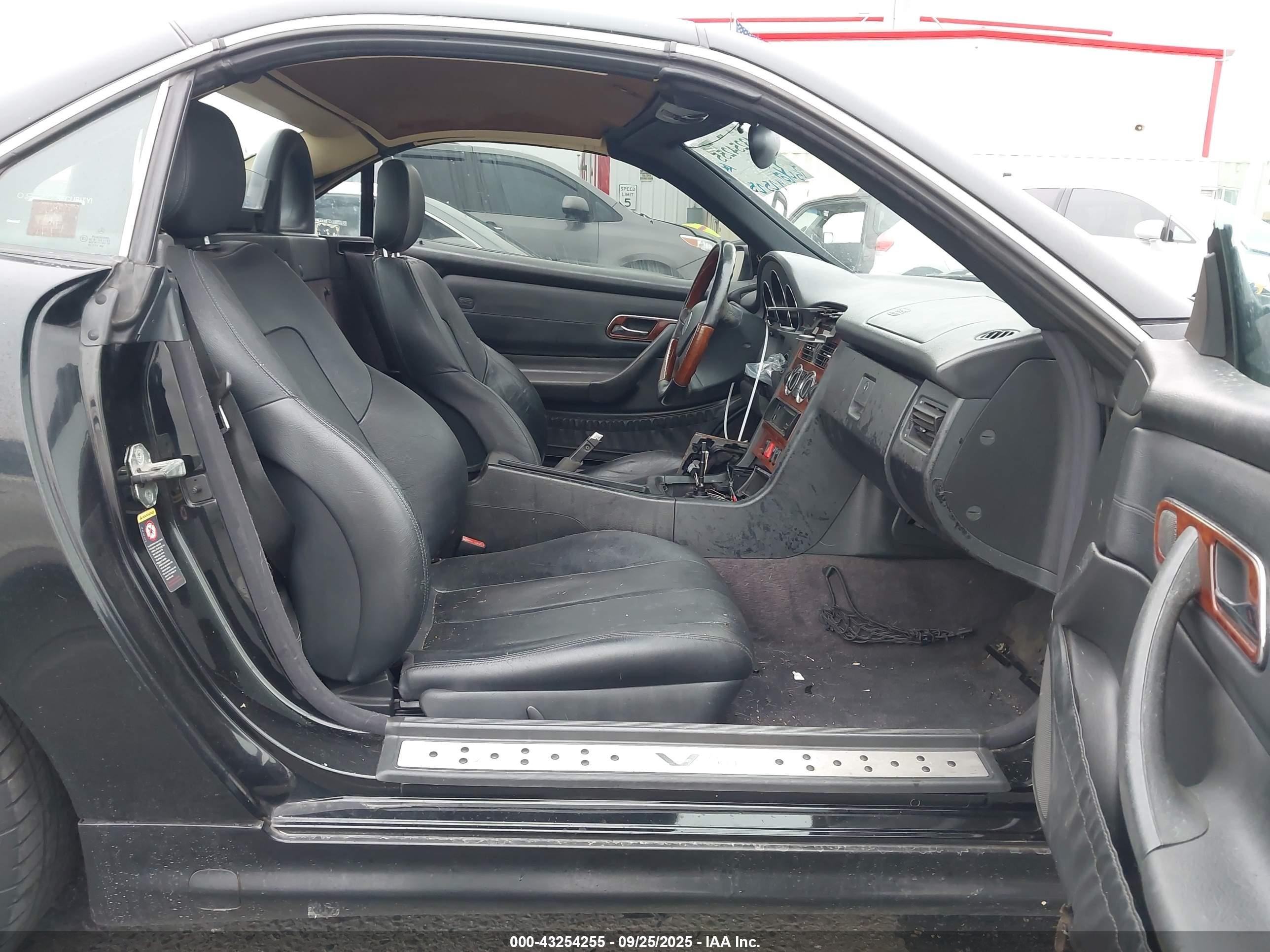 2001 Mercedes-benz Slk 320   Black vin: WDBKK65F51F211940