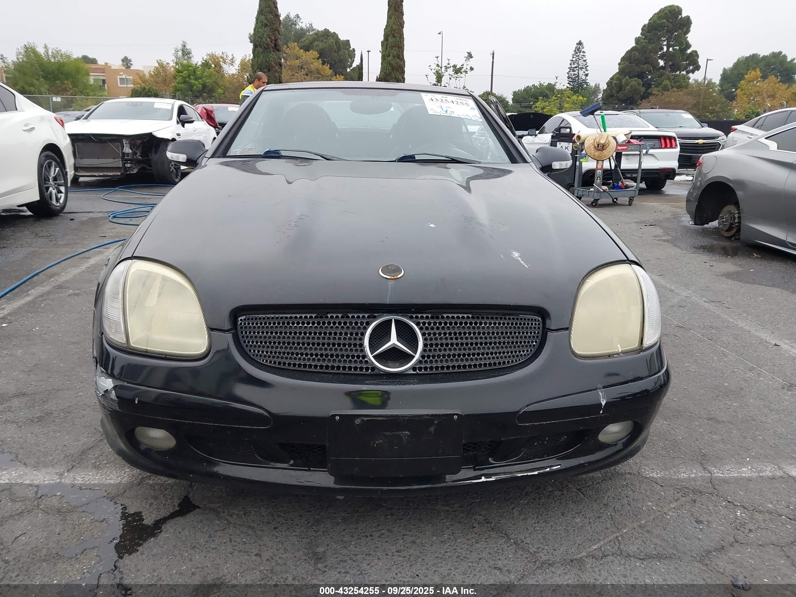 2001 Mercedes-benz Slk 320   Black vin: WDBKK65F51F211940