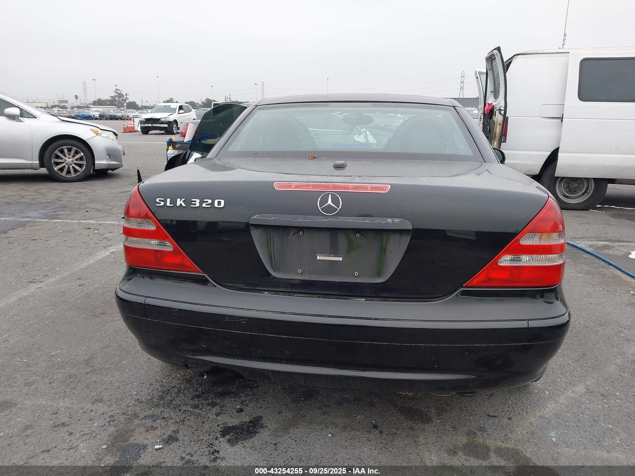 2001 Mercedes-benz Slk 320   Black vin: WDBKK65F51F211940