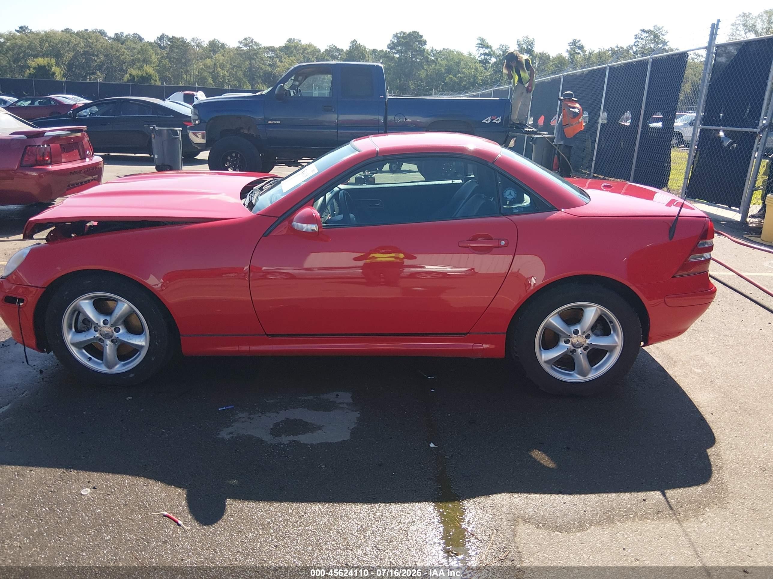 2001 Mercedes-benz Slk 320   Red vin: WDBKK65F61F230867