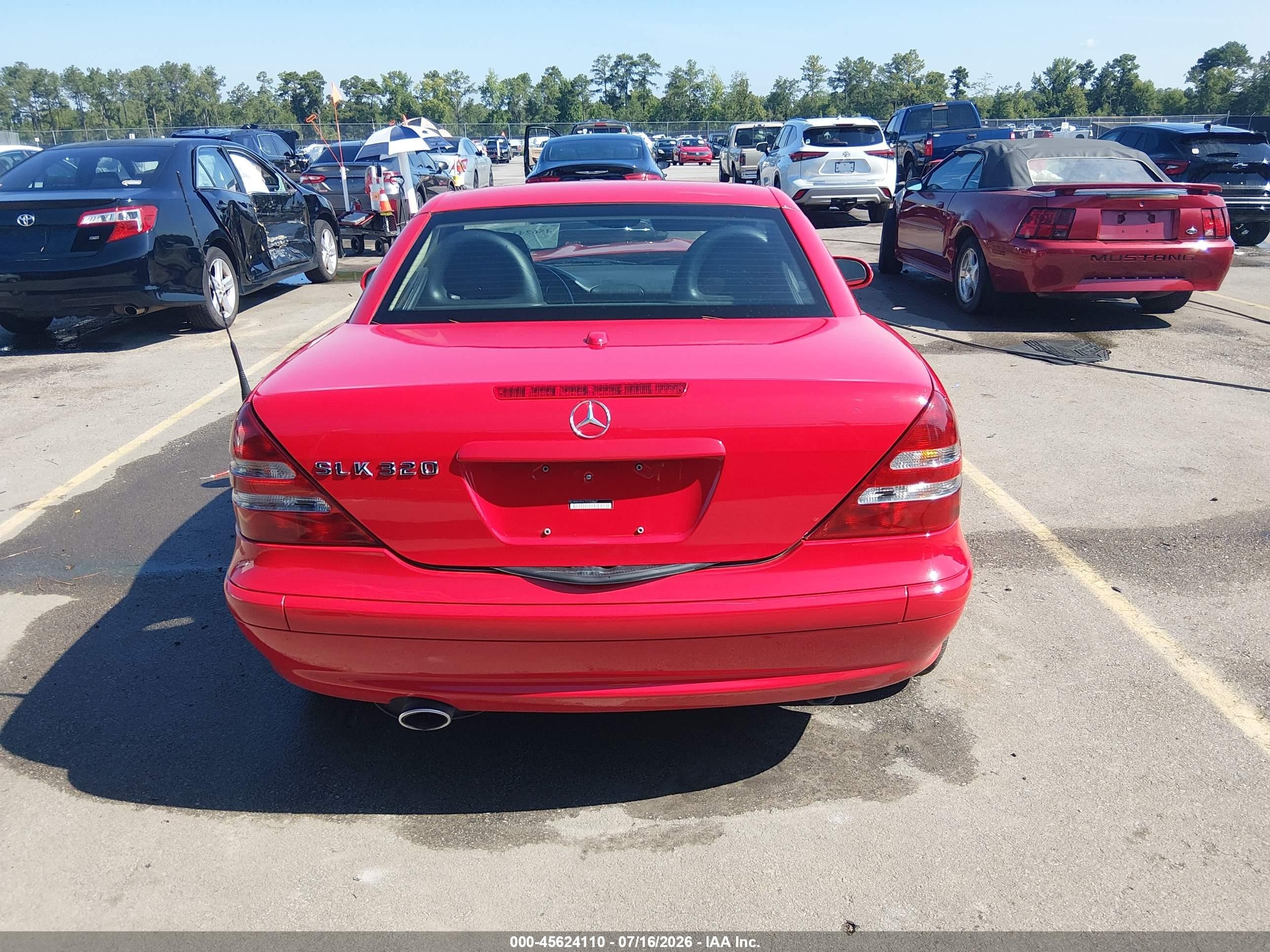 2001 Mercedes-benz Slk 320   Red vin: WDBKK65F61F230867