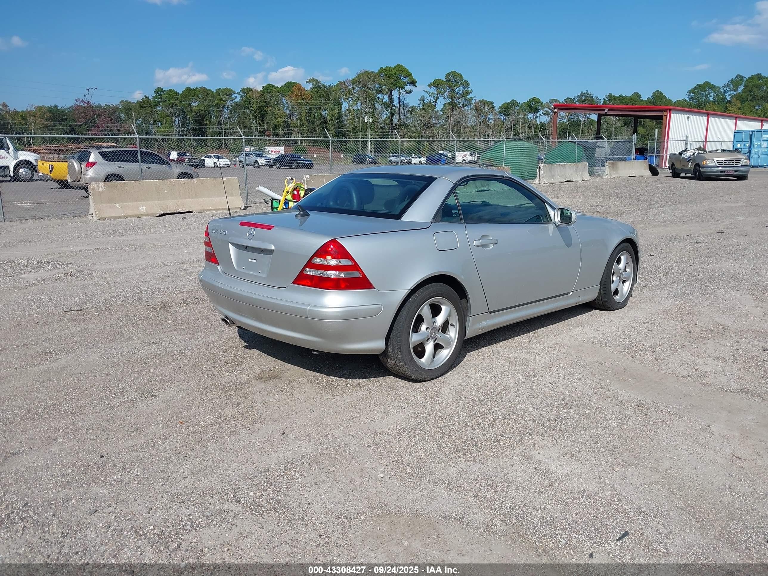 2001 Mercedes-benz Slk 320   Silver vin: WDBKK65F71F210921