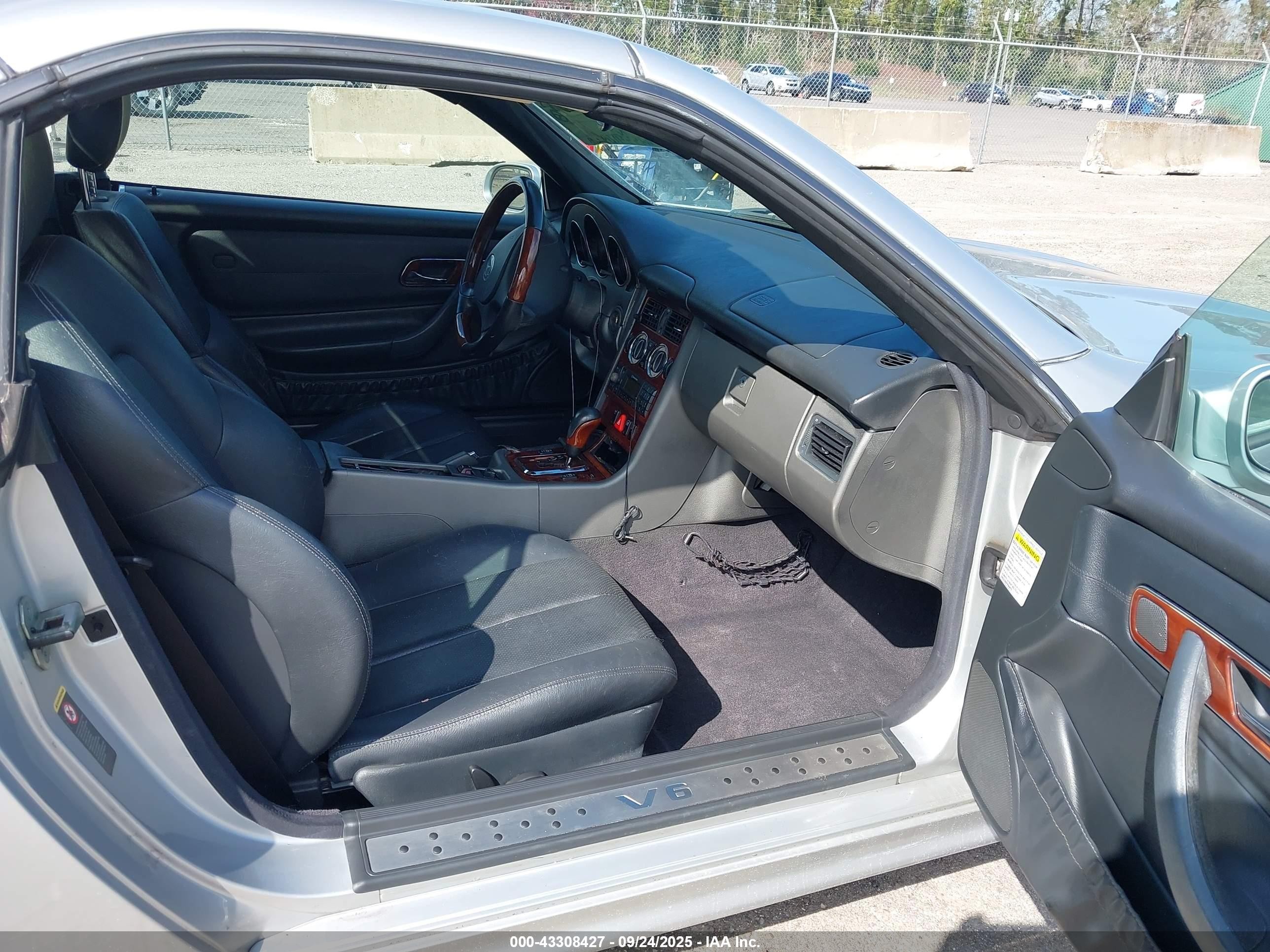 2001 Mercedes-benz Slk 320   Silver vin: WDBKK65F71F210921