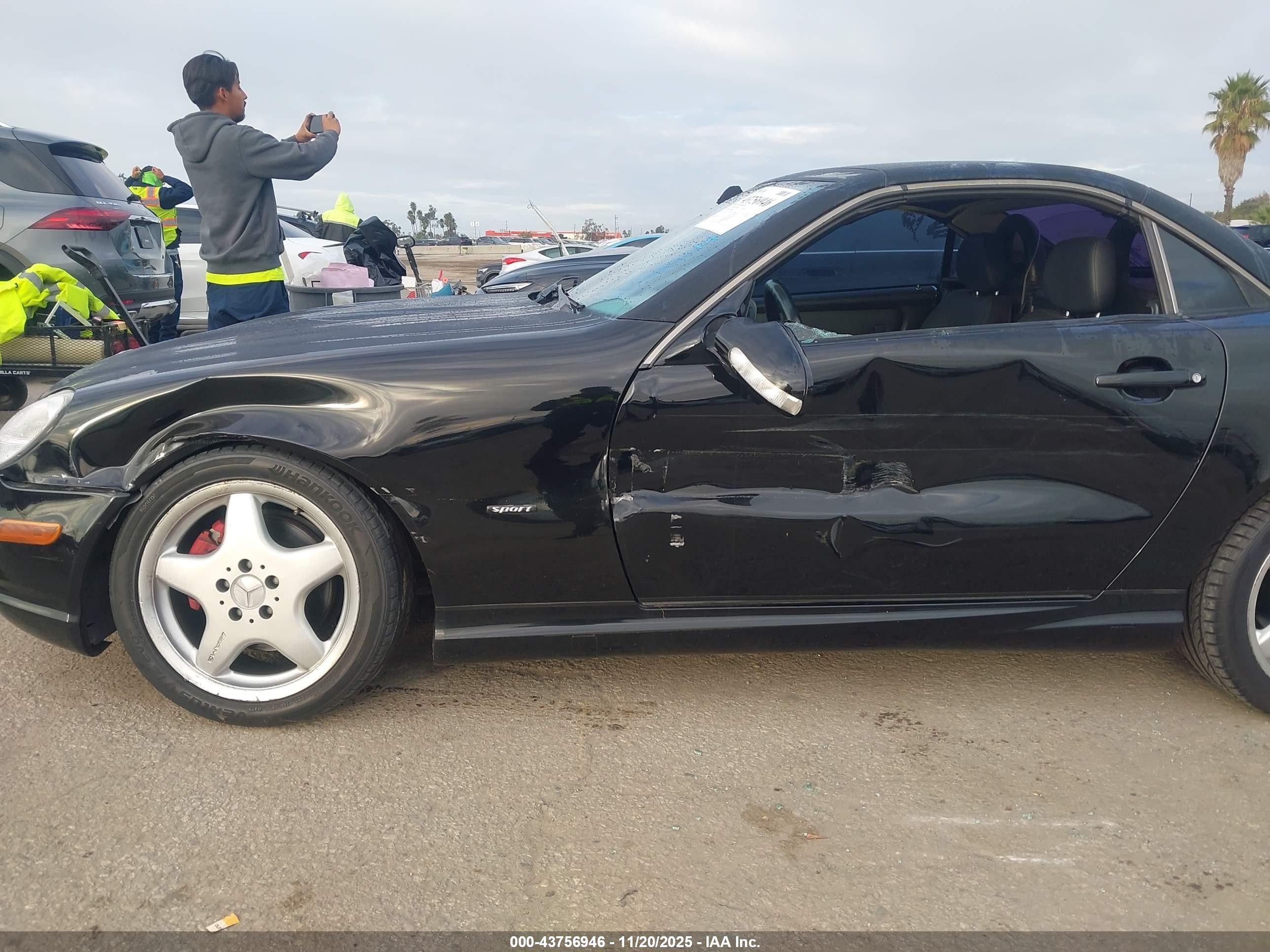 2001 Mercedes-benz Slk 320   Black vin: WDBKK65F71F223880