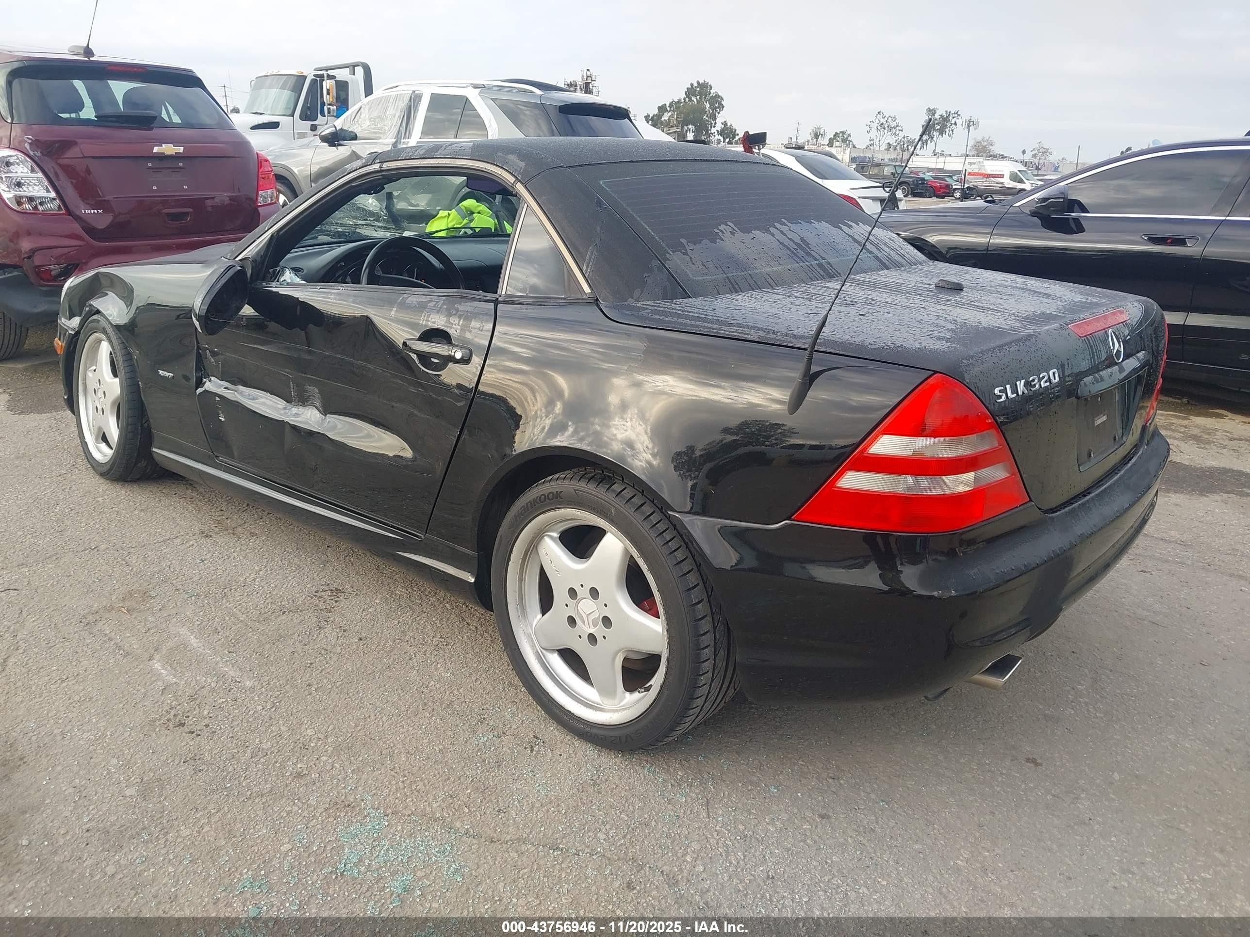 2001 Mercedes-benz Slk 320   Black vin: WDBKK65F71F223880