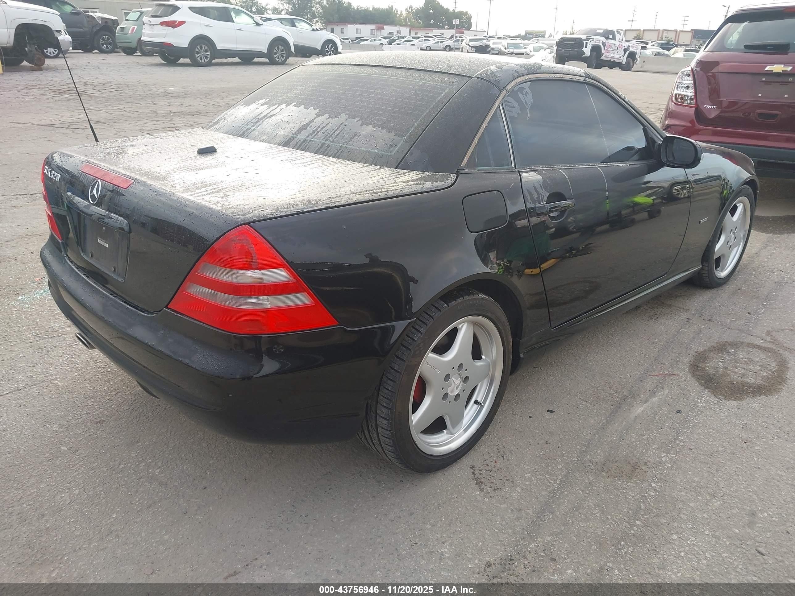 2001 Mercedes-benz Slk 320   Black vin: WDBKK65F71F223880