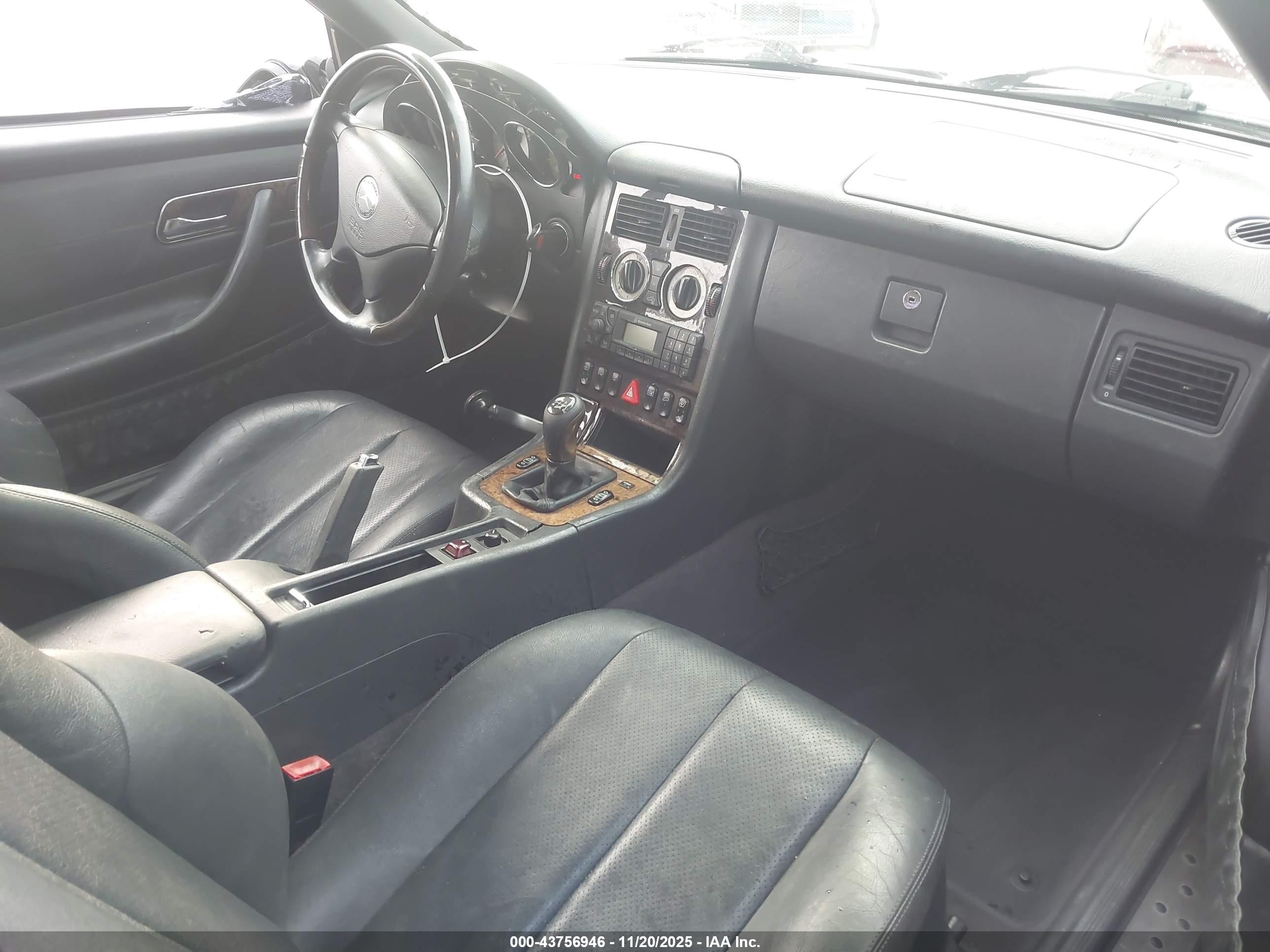 2001 Mercedes-benz Slk 320   Black vin: WDBKK65F71F223880
