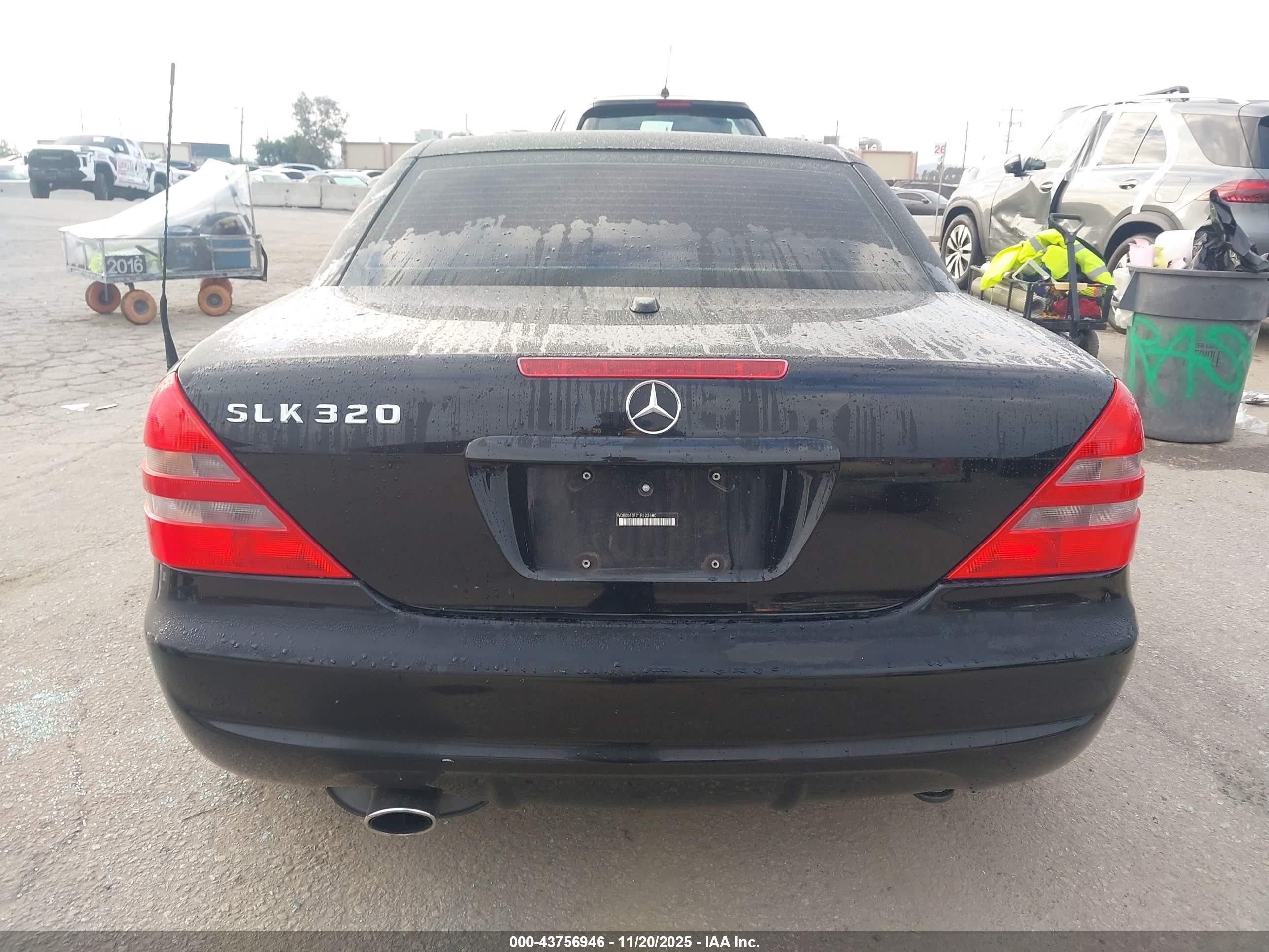 2001 Mercedes-benz Slk 320   Black vin: WDBKK65F71F223880