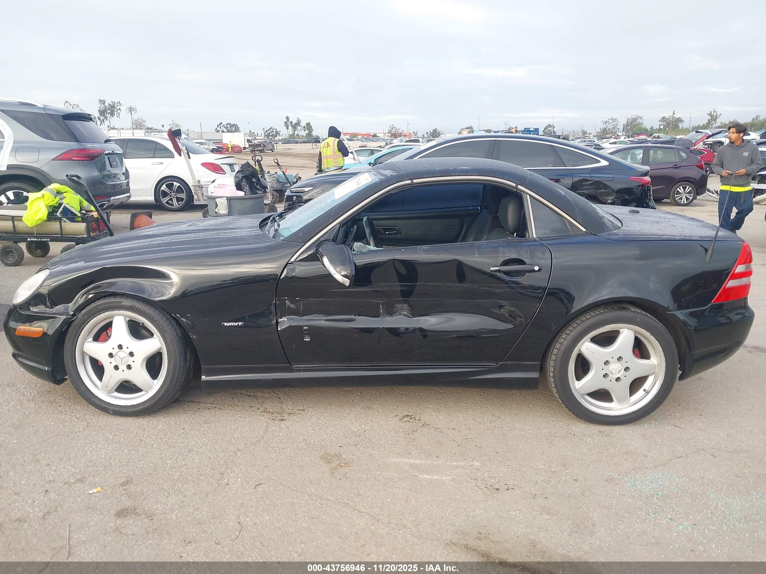 2001 Mercedes-benz Slk 320   Black vin: WDBKK65F71F223880