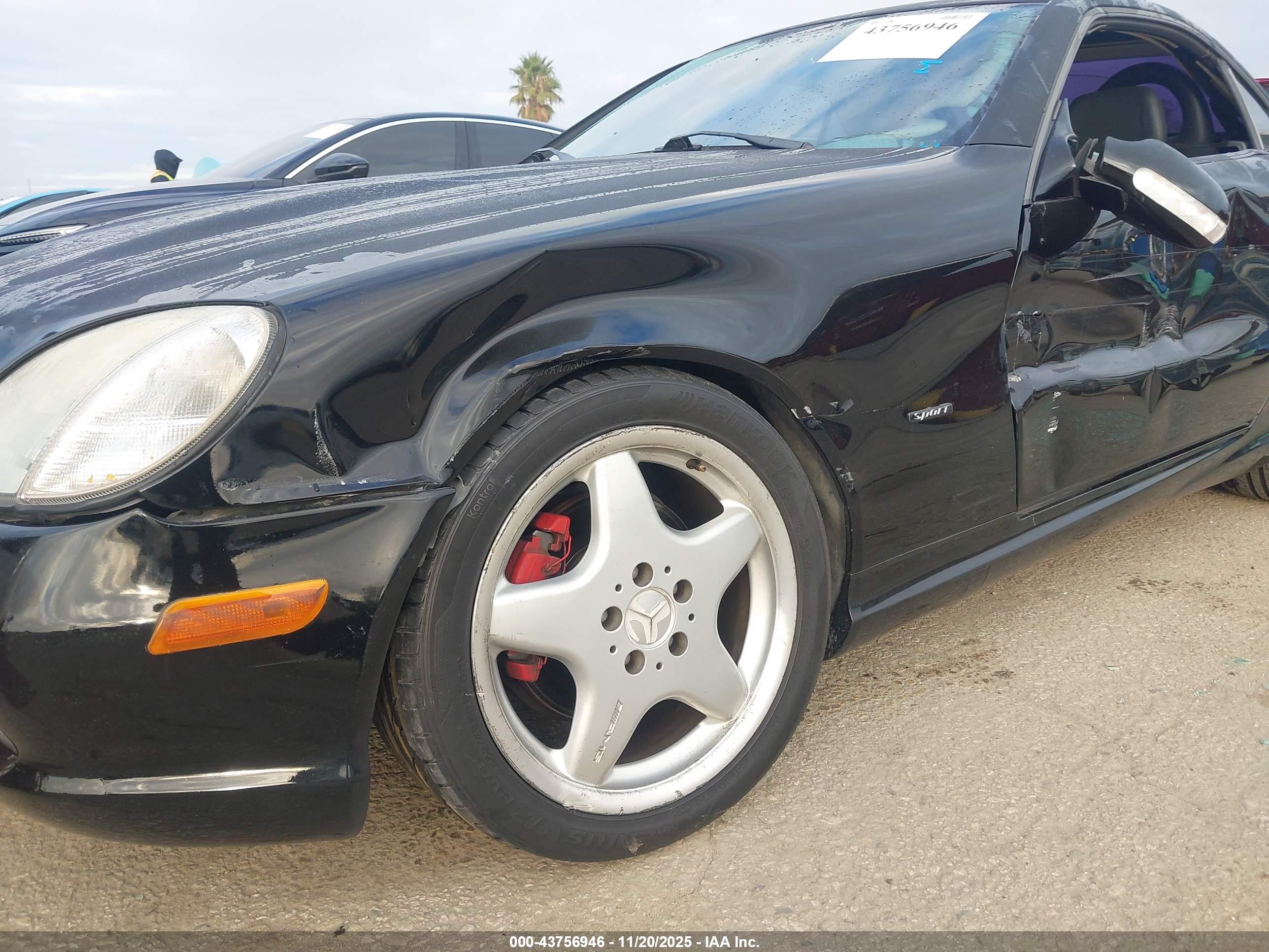 2001 Mercedes-benz Slk 320   Black vin: WDBKK65F71F223880