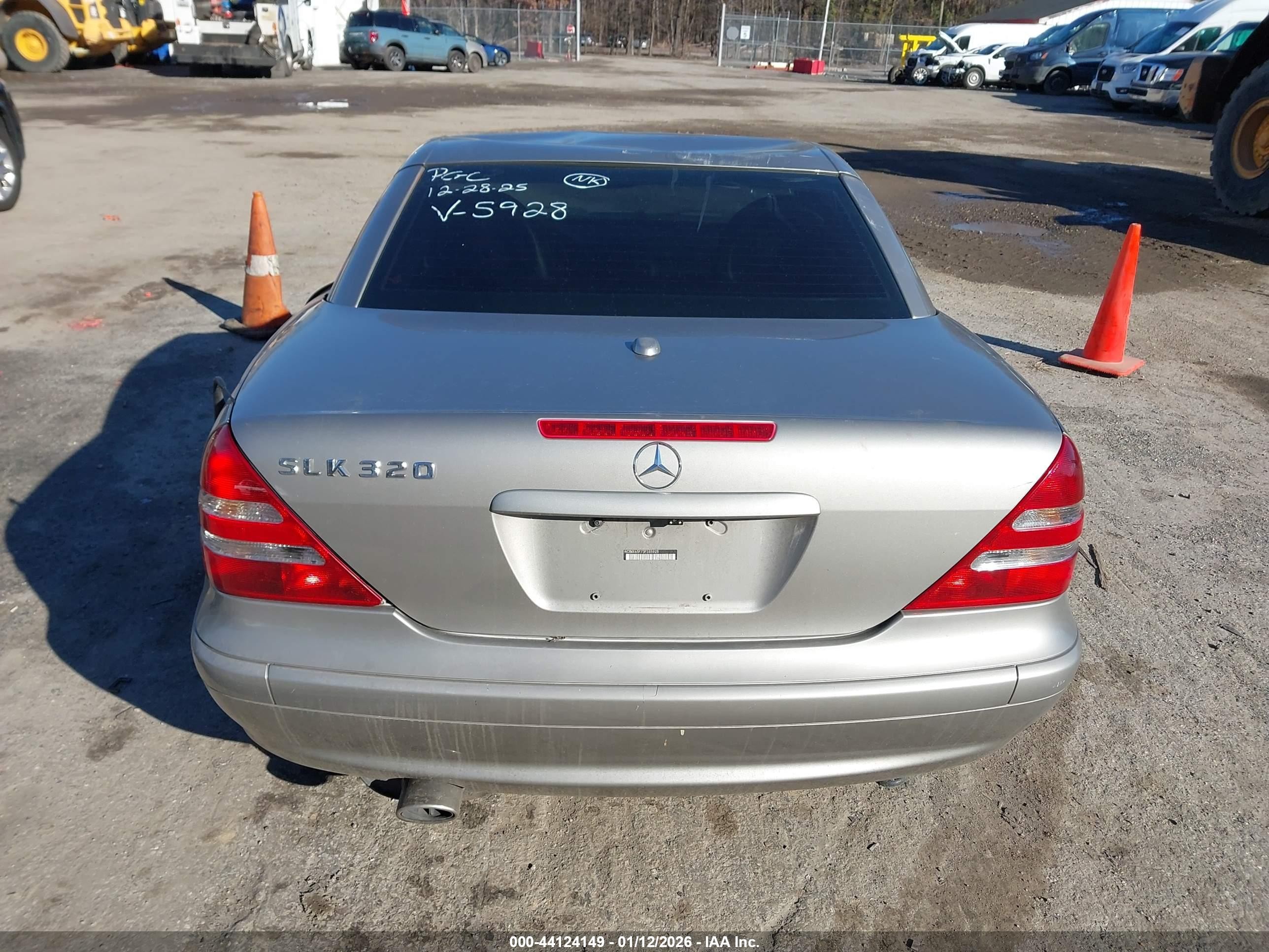 2003 Mercedes-benz Slk 320   Silver vin: WDBKK65F73F285928