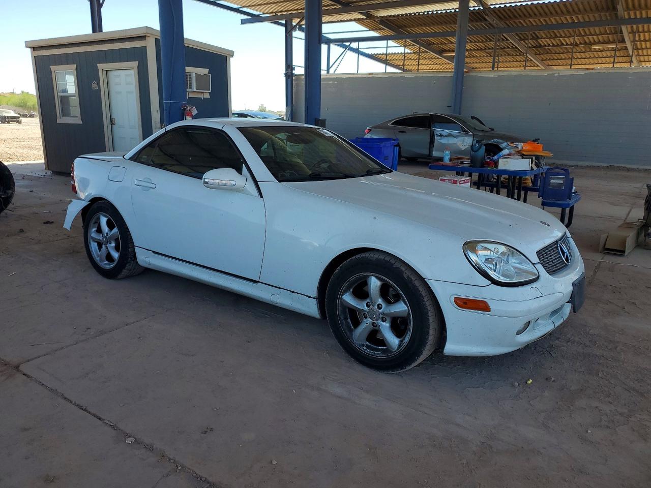 2001 Mercedes-benz Slk 320 White vin: WDBKK65F81F210099