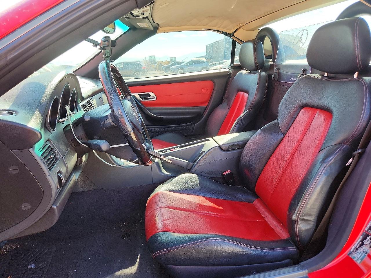 2002 Mercedes-benz Slk 320 Red vin: WDBKK65F82F238339