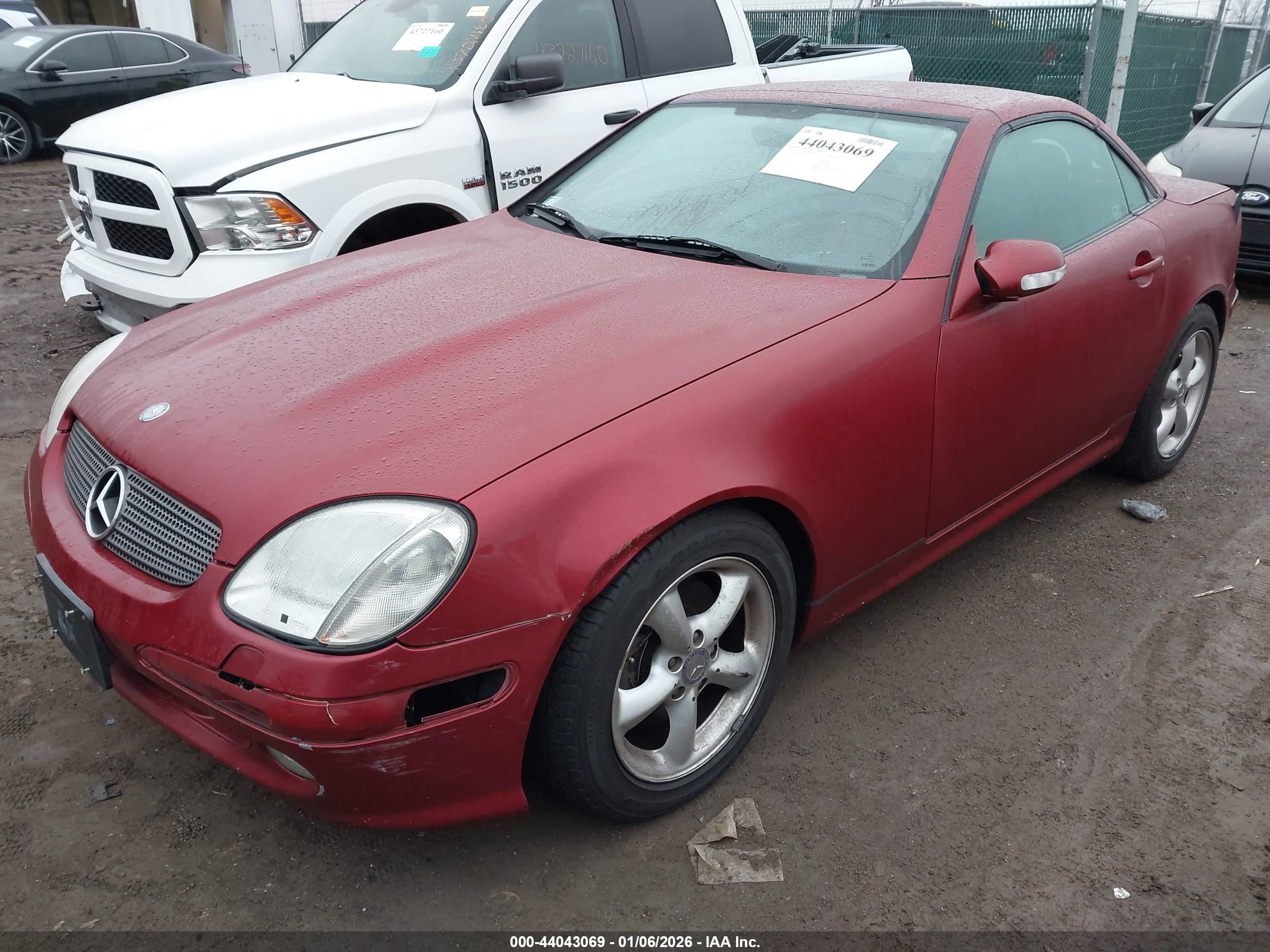 2003 Mercedes-benz Slk 320   Red vin: WDBKK65F83F277336