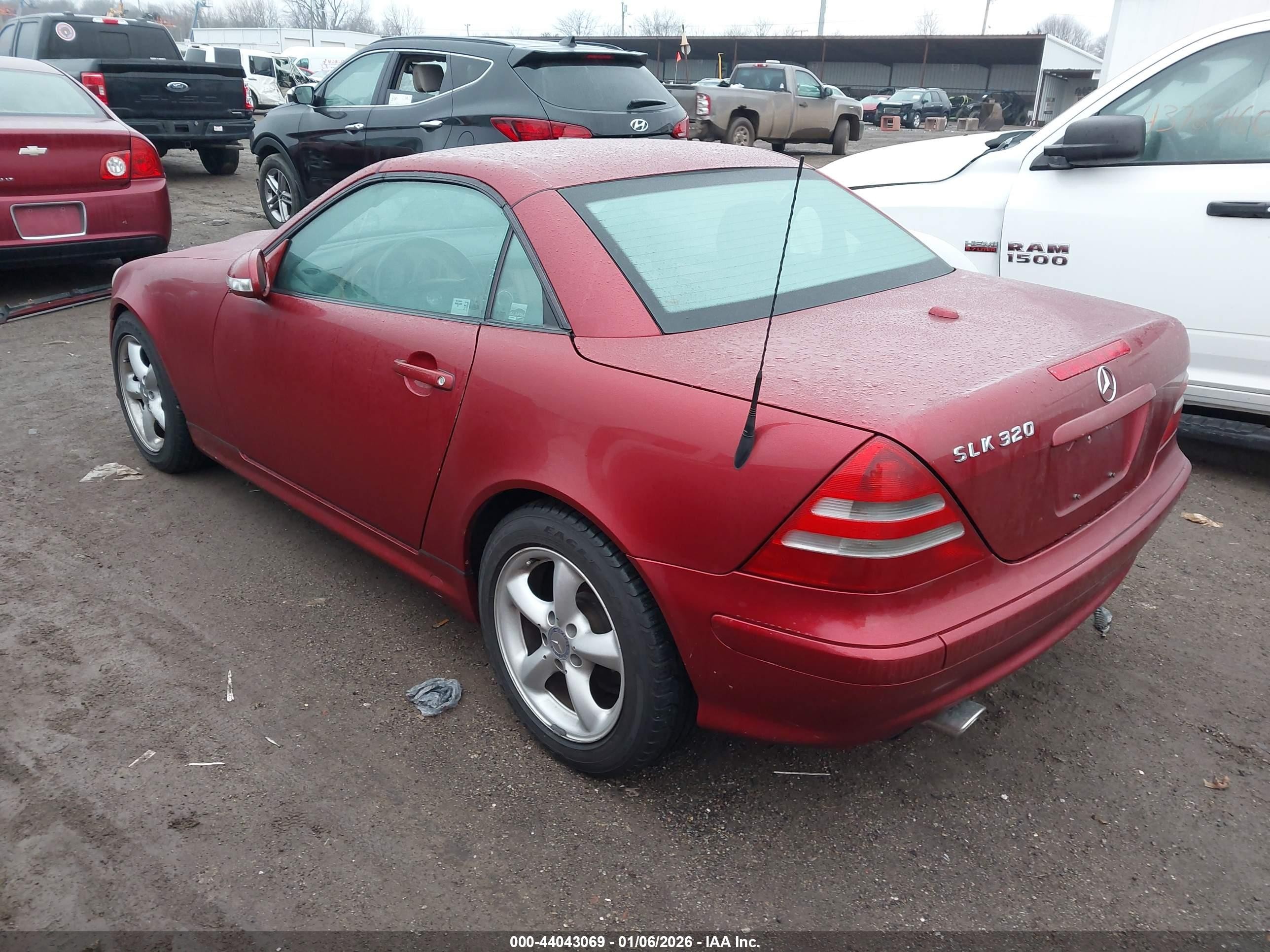 2003 Mercedes-benz Slk 320   Red vin: WDBKK65F83F277336