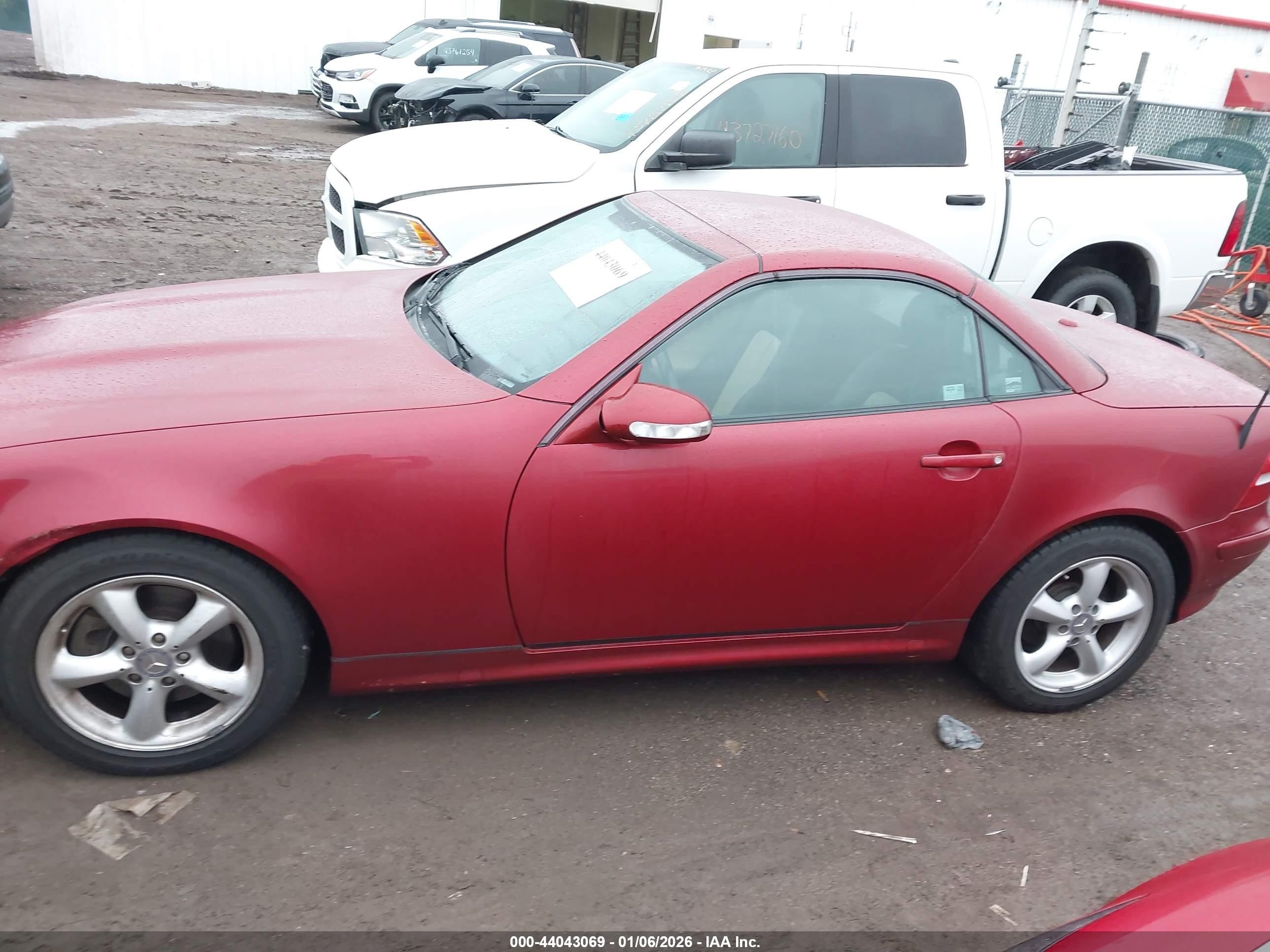 2003 Mercedes-benz Slk 320   Red vin: WDBKK65F83F277336