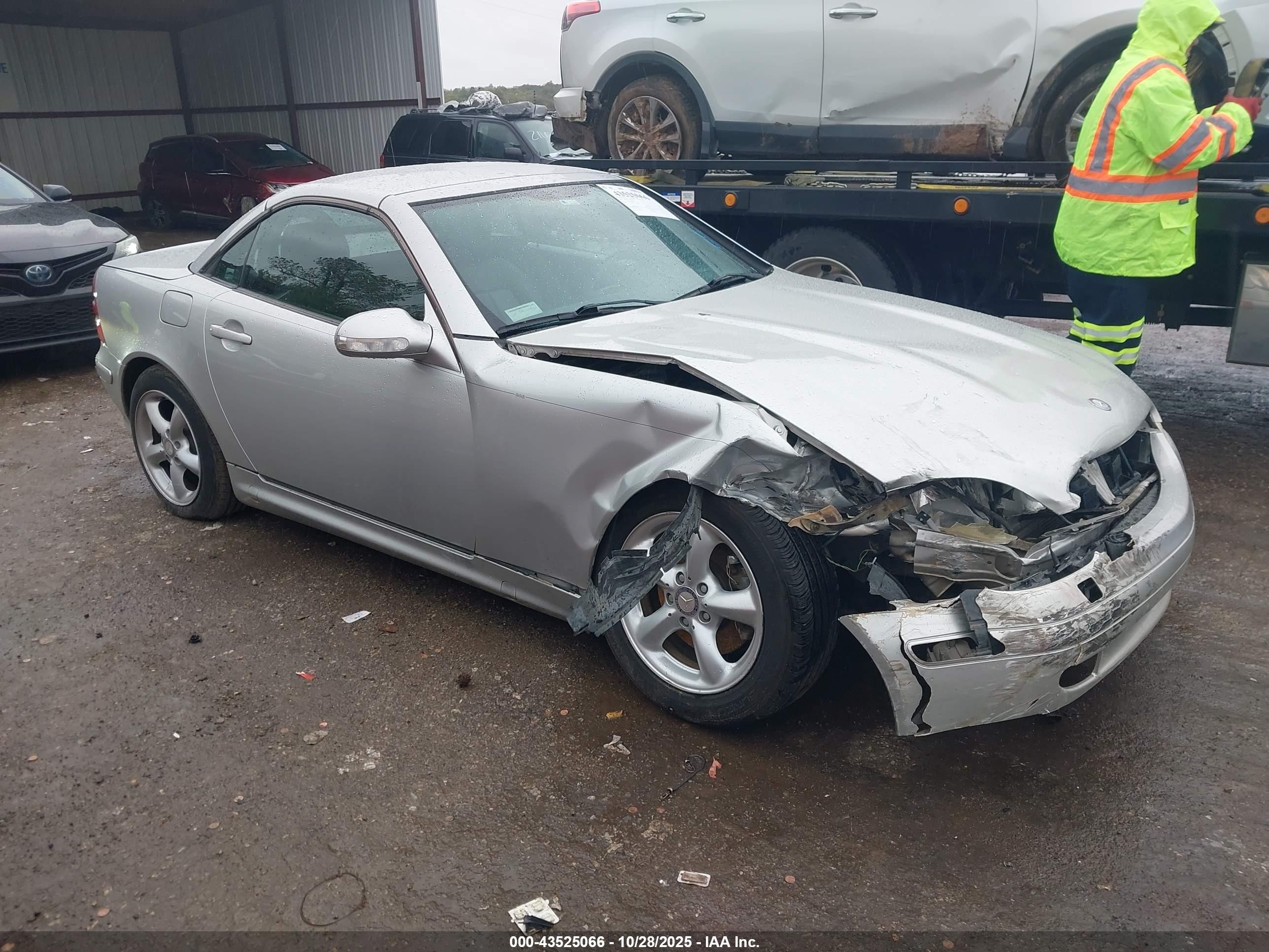 2003 Mercedes-benz Slk 320   Серебряный vin: WDBKK65F83F282407
