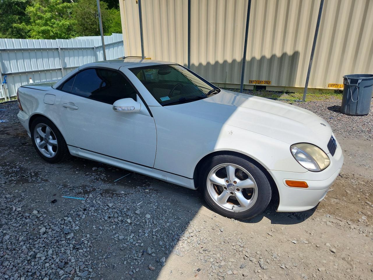 2004 Mercedes-benz Slk 320 White vin: WDBKK65F84F300485