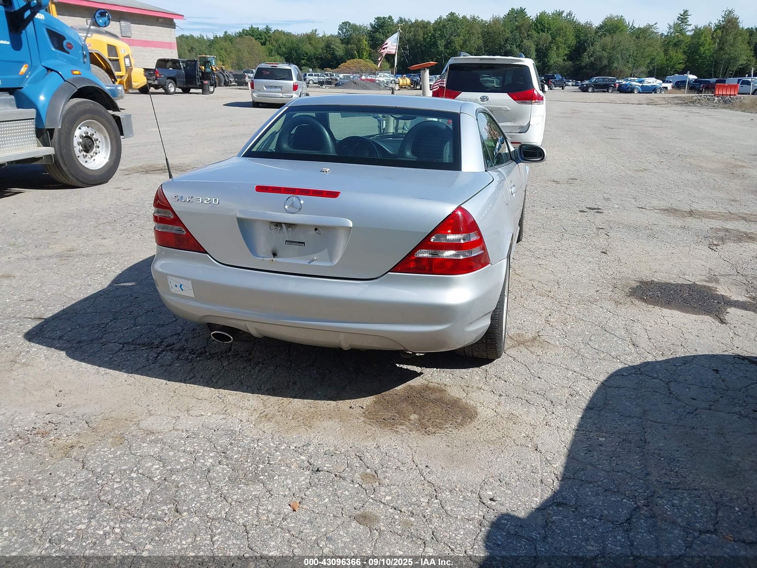 2001 Mercedes-benz Slk 320 Silver vin: WDBKK65F91F201864