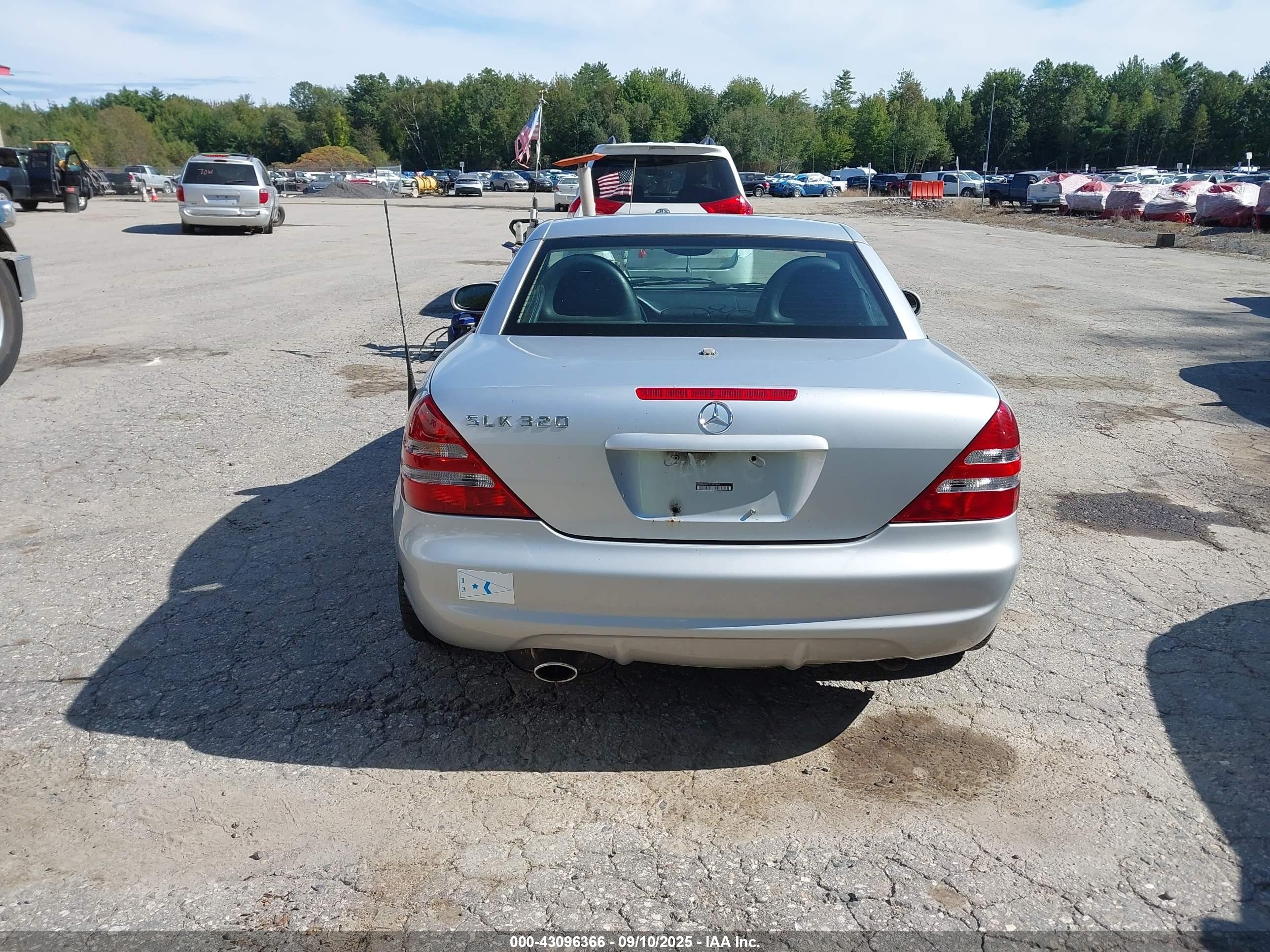 2001 Mercedes-benz Slk 320 Silver vin: WDBKK65F91F201864