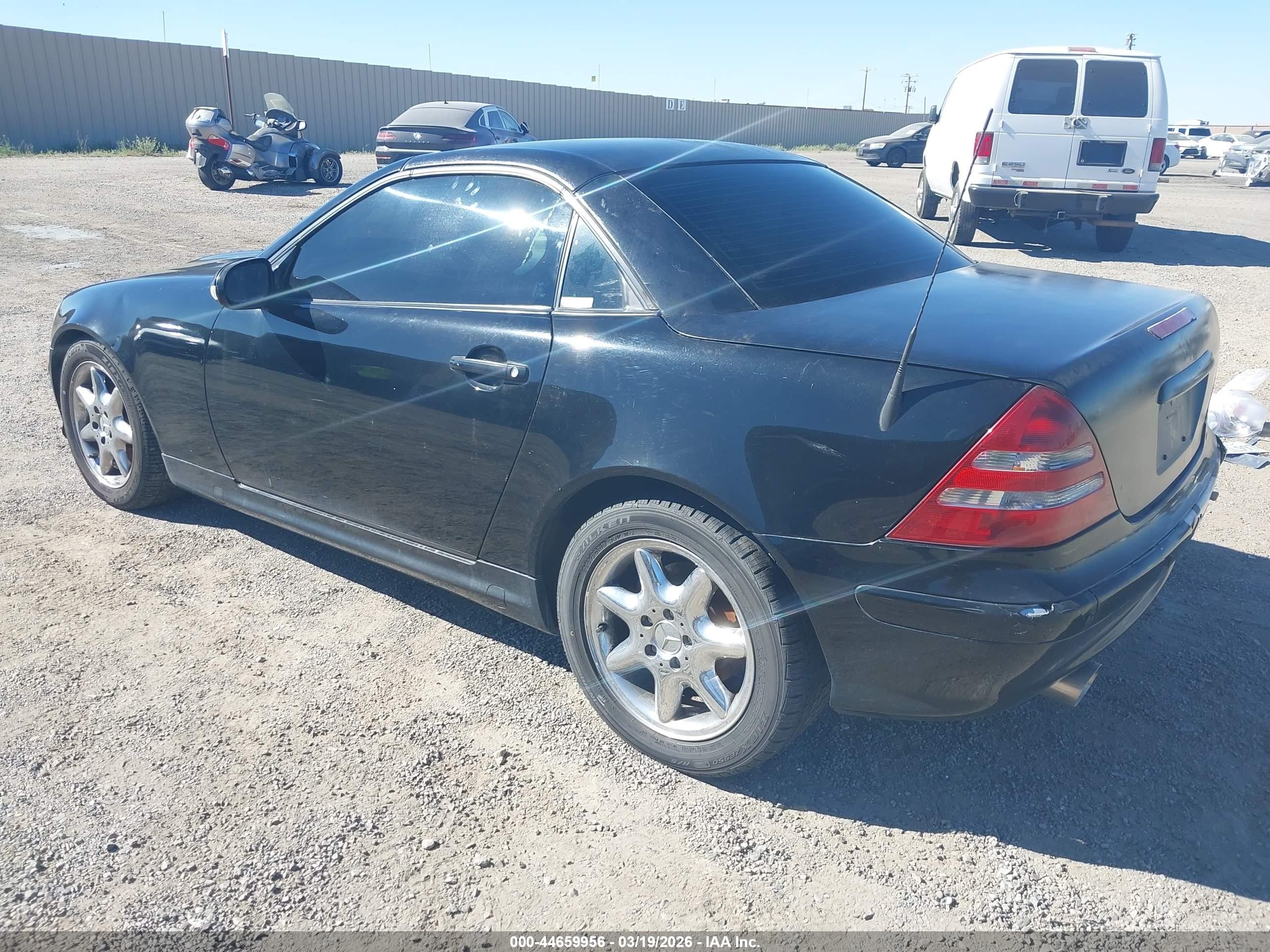 2001 Mercedes-benz Slk 320   Black vin: WDBKK65F91F230300