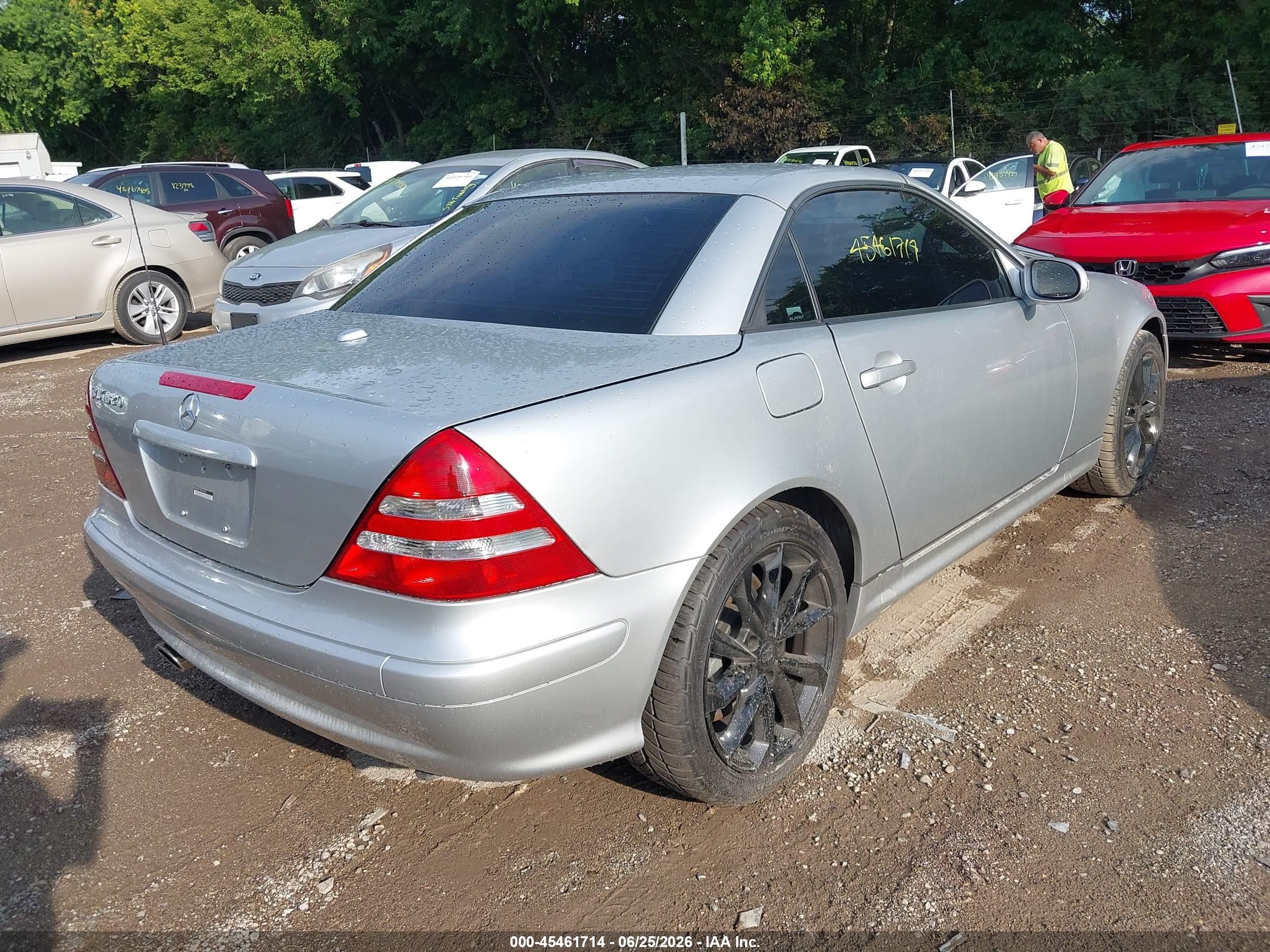 2002 Mercedes-benz Slk 320   Silver vin: WDBKK65F92F241251