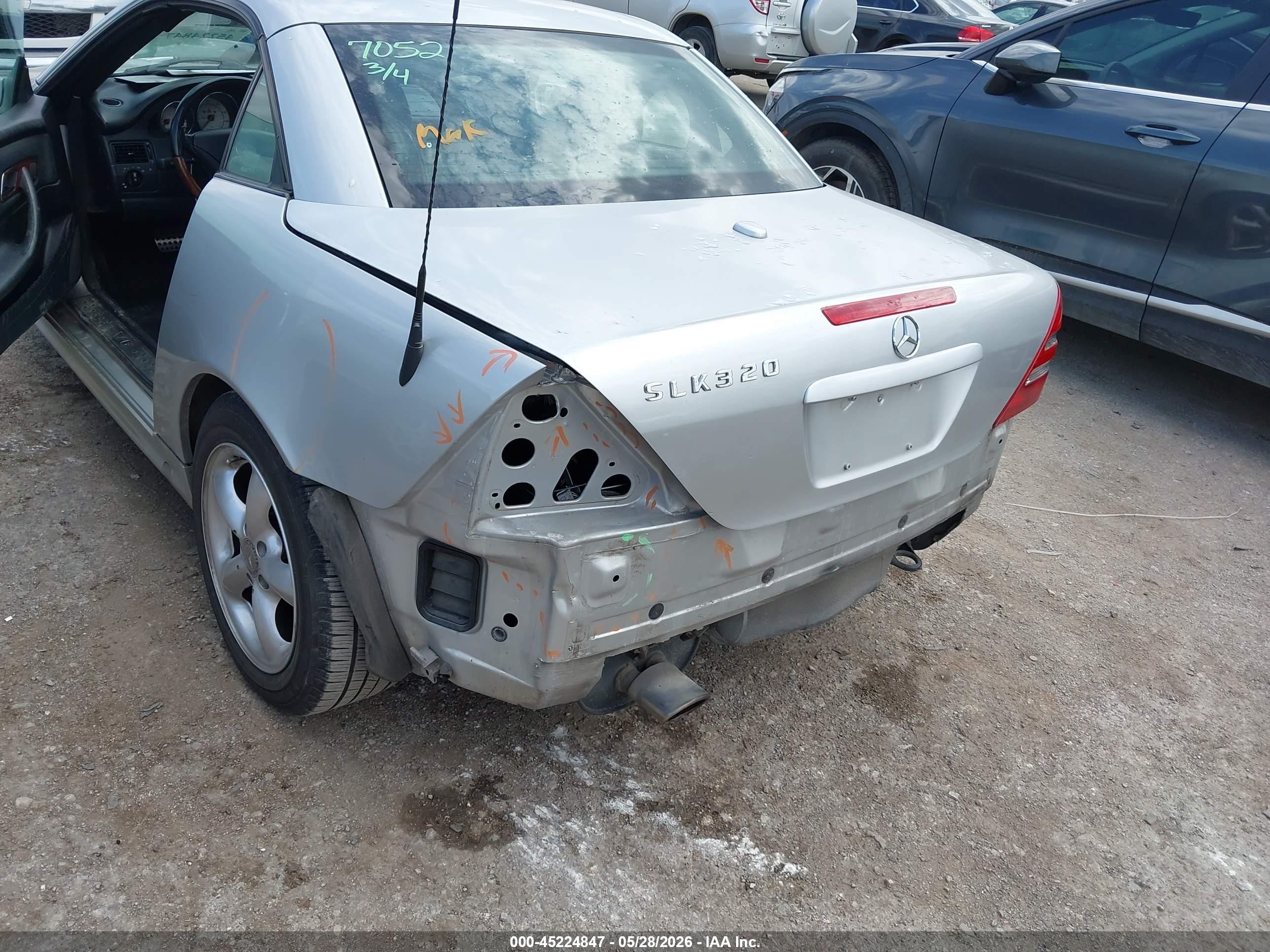 2004 Mercedes-benz Slk 320   Серебряный vin: WDBKK65F94F300477
