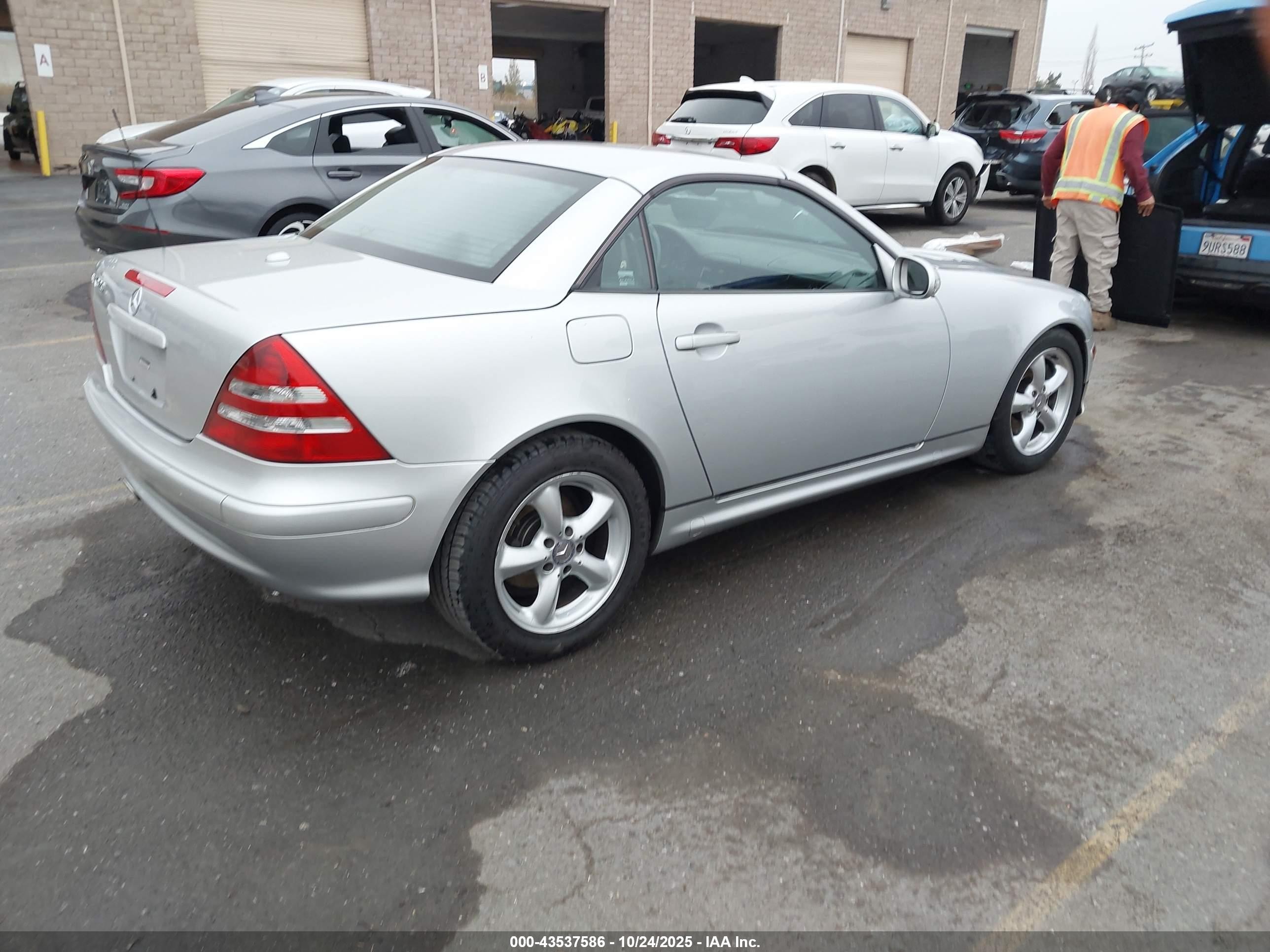 2001 Mercedes-benz Slk 320   Silver vin: WDBKK65FX1F187022