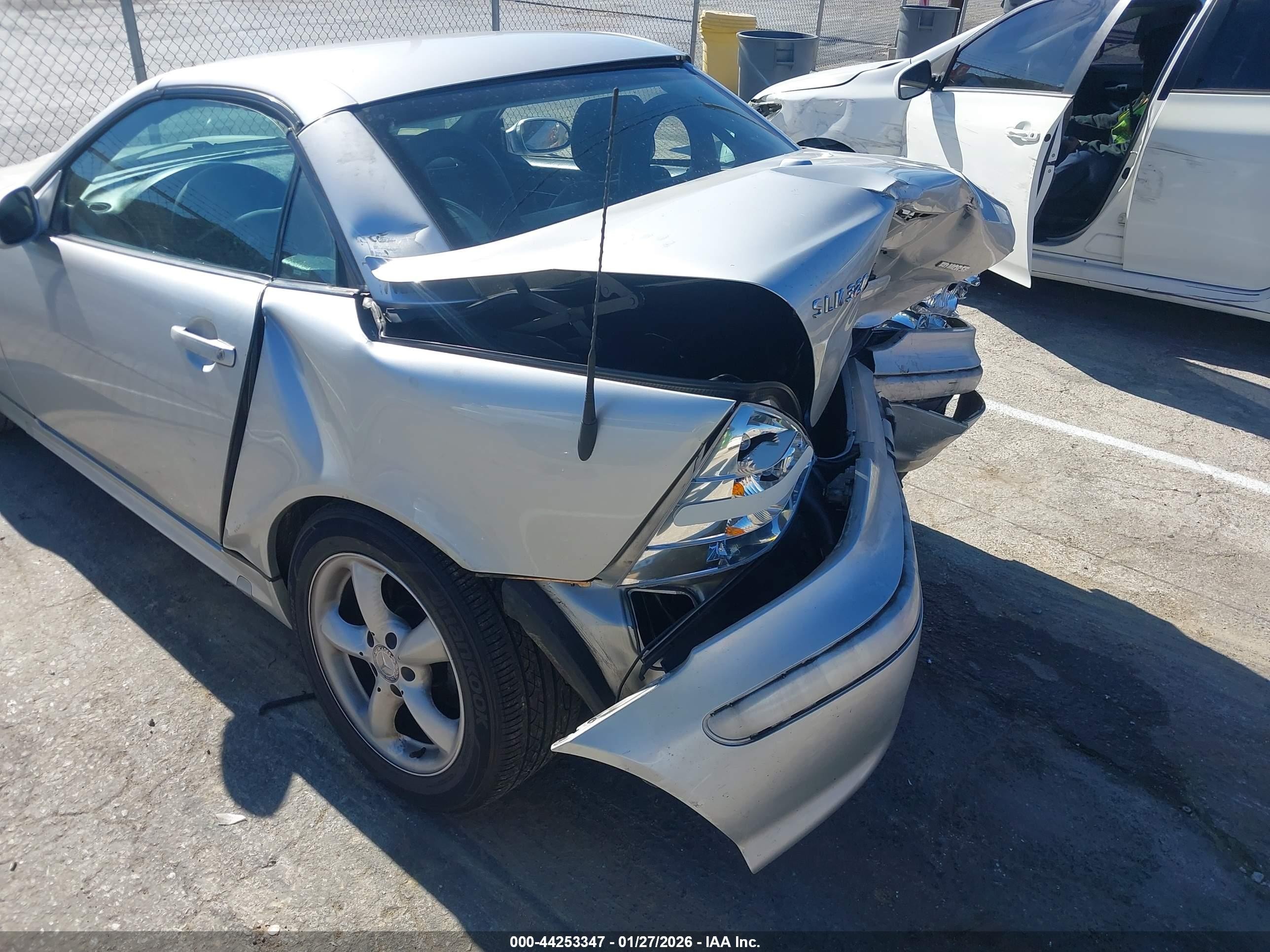 2001 Mercedes-benz Slk 320   Silver vin: WDBKK65FX1F198084