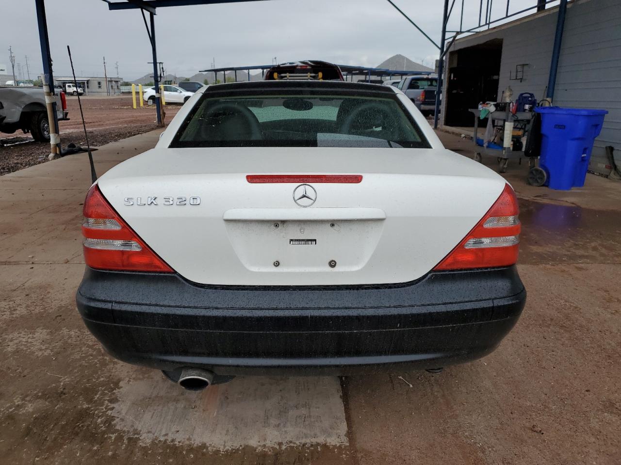 2001 Mercedes-benz Slk 320 White vin: WDBKK65FX1F223243