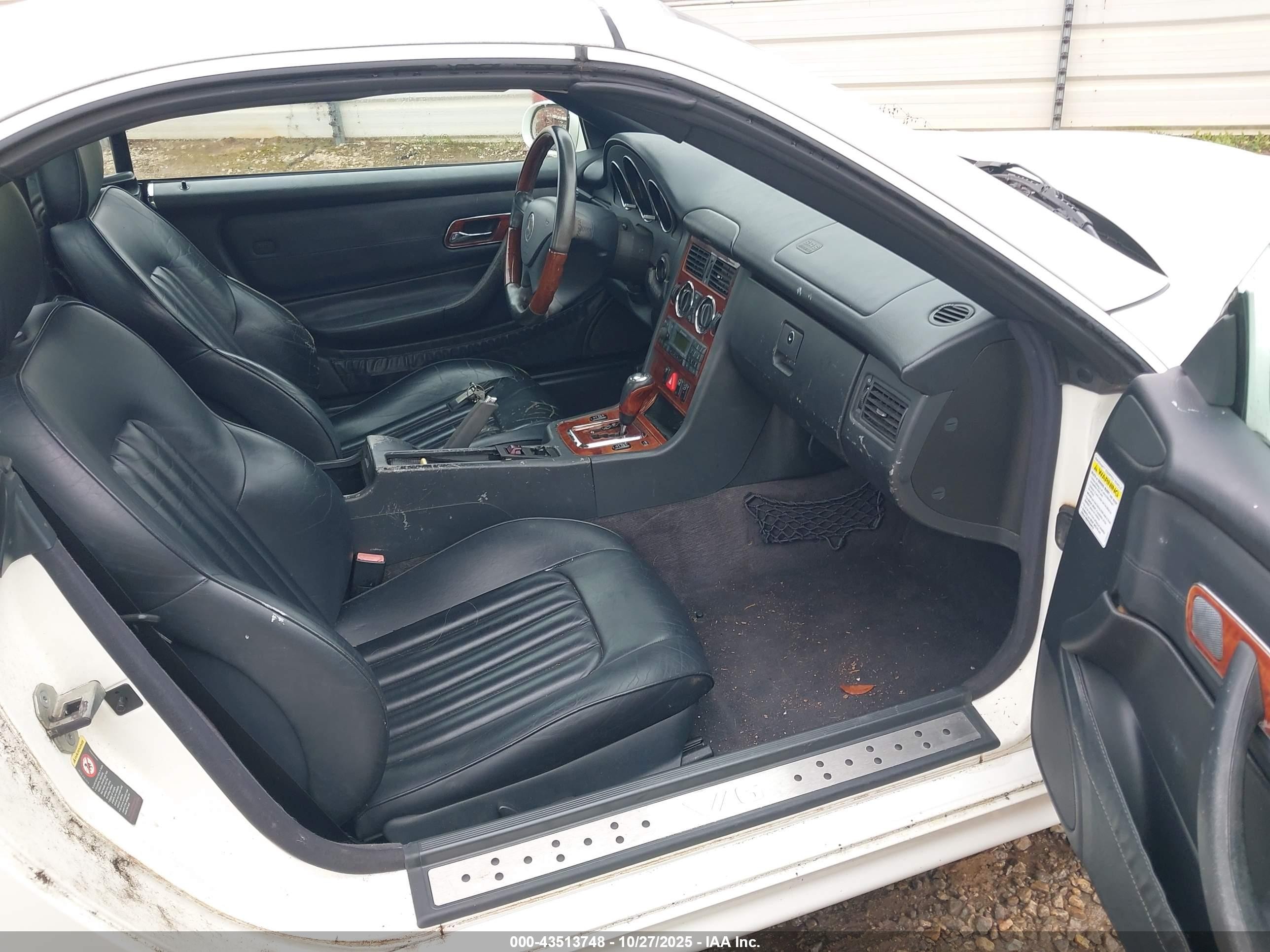 2004 Mercedes-benz Slk 320   White vin: WDBKK65FX4F305803